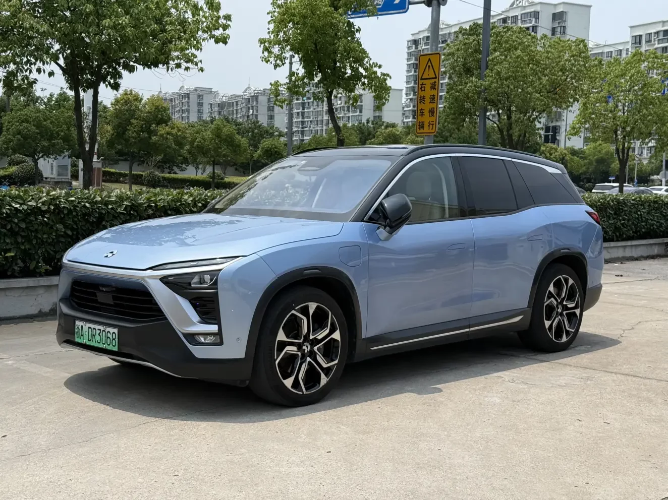NIO ES8