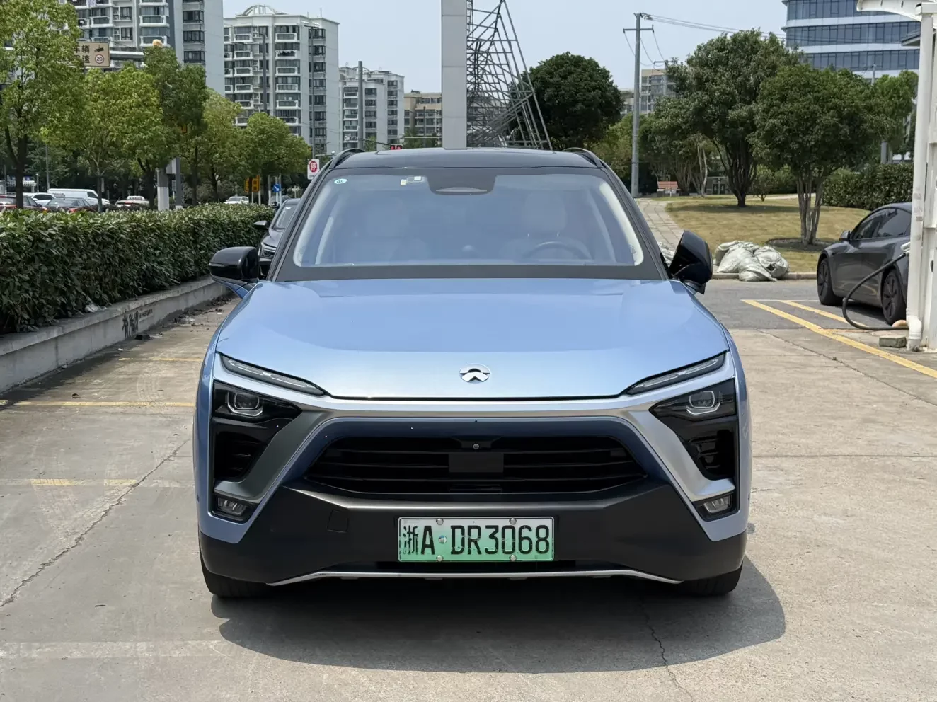 NIO ES8