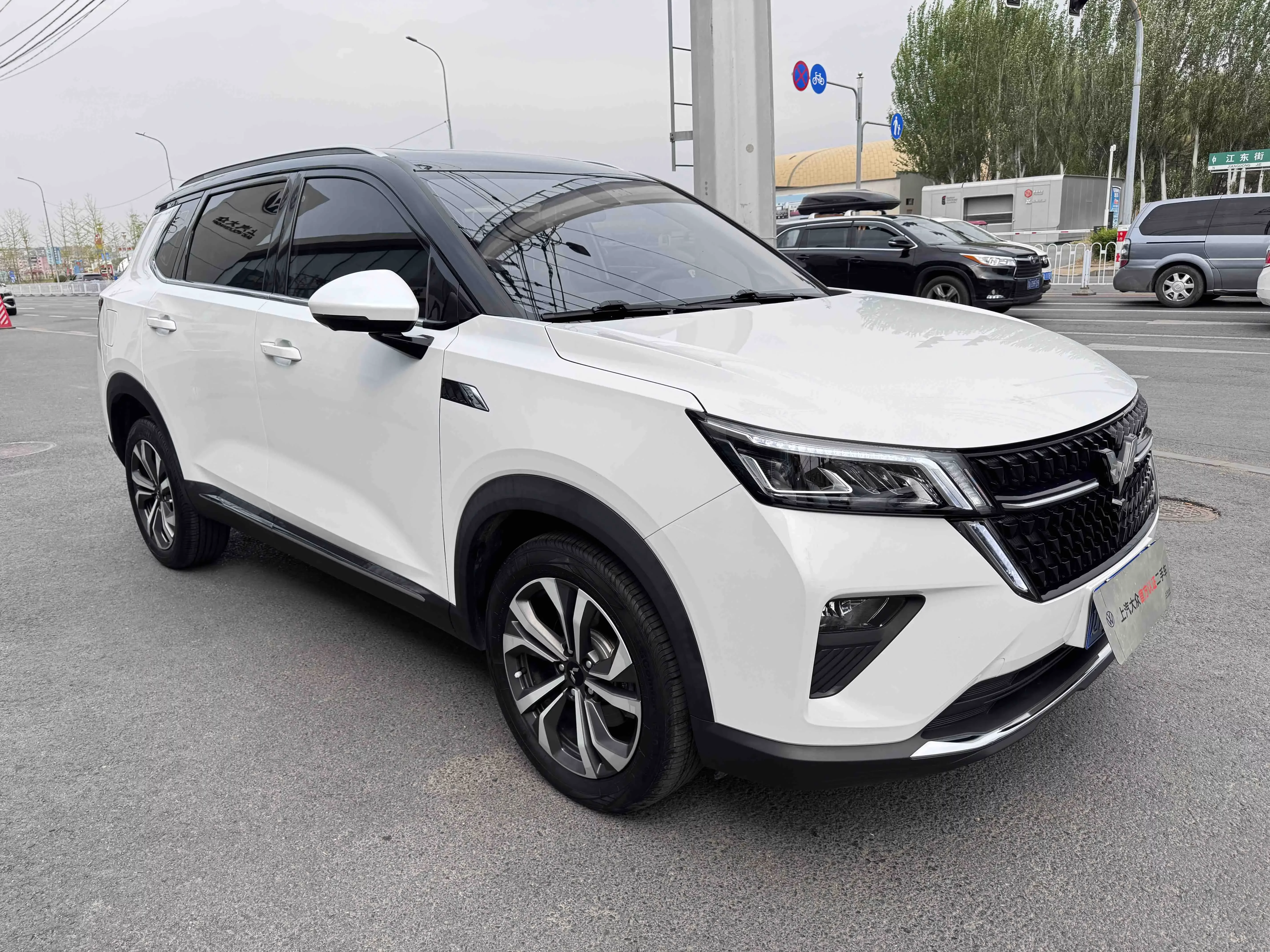 Wuling Asta