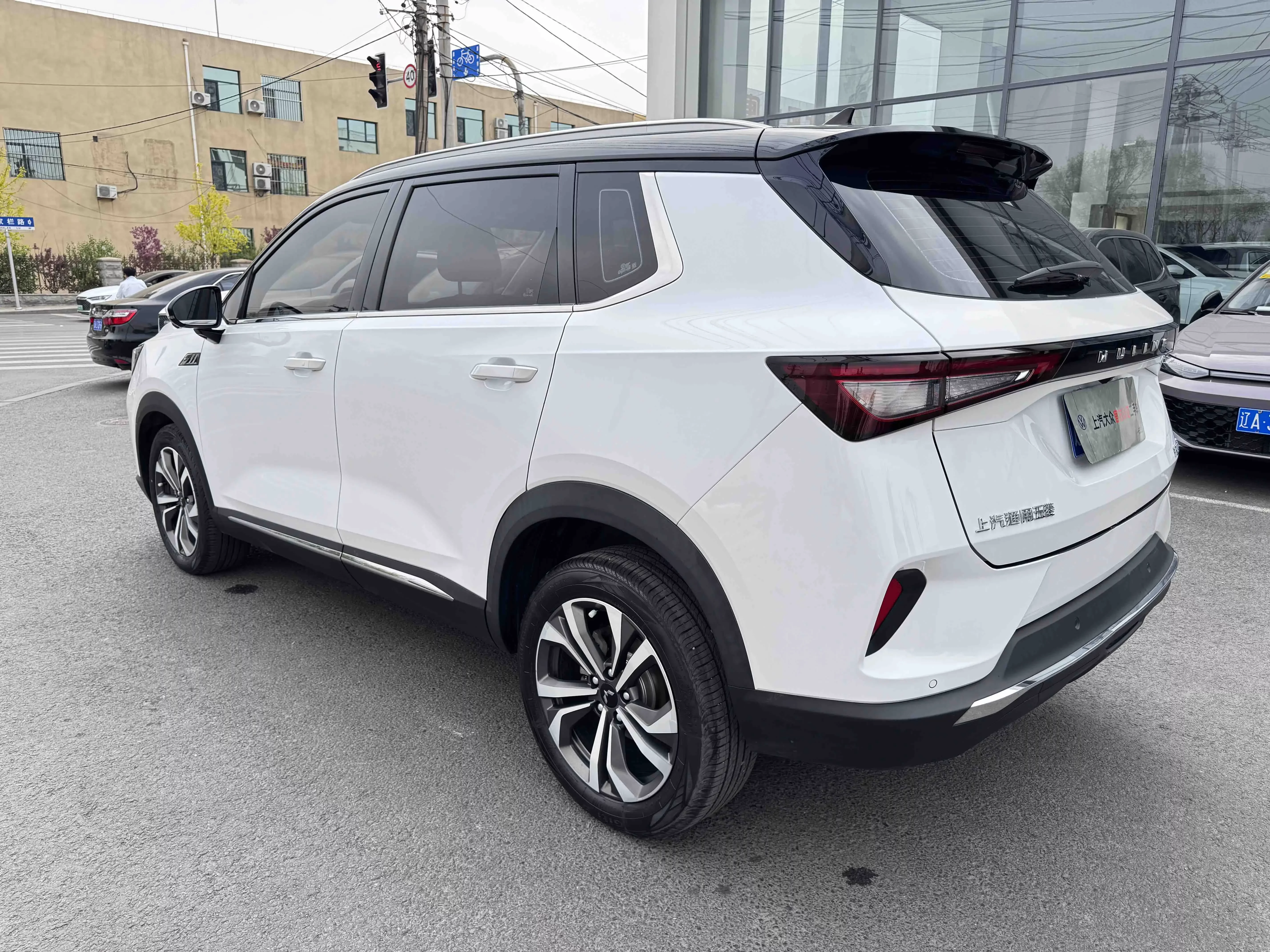 Wuling Asta