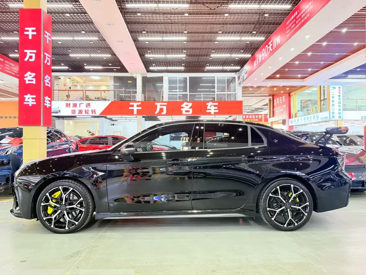 Lynk & Co 03