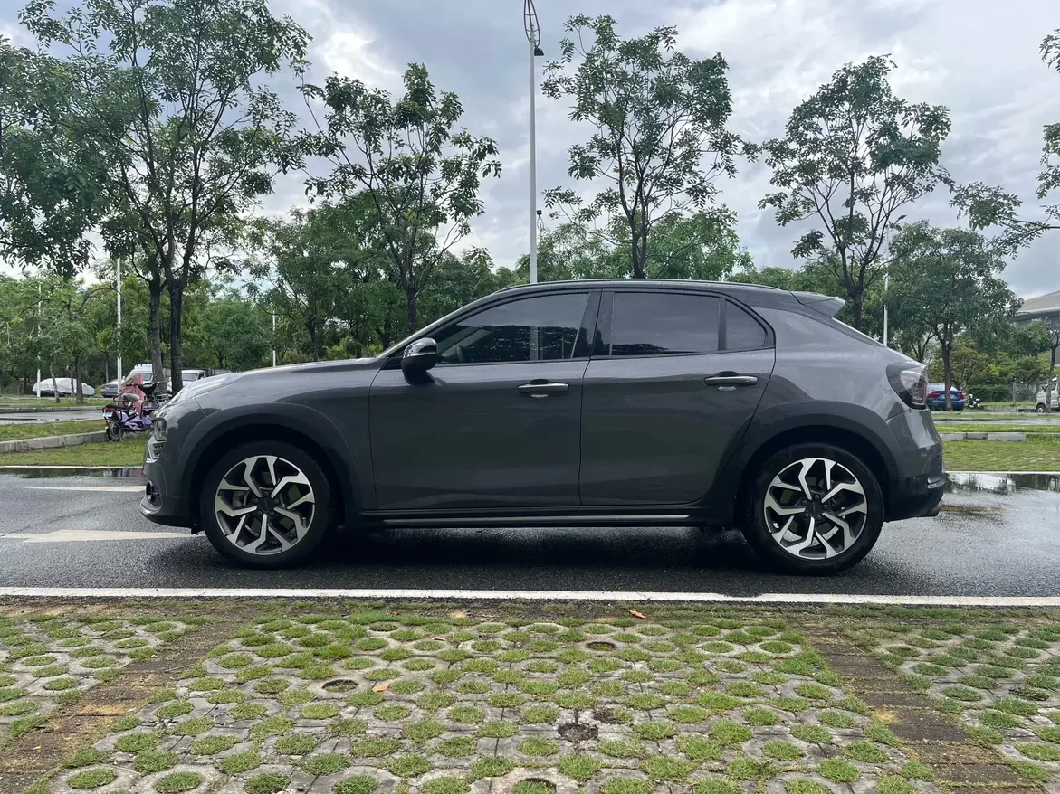 Lynk & Co 02