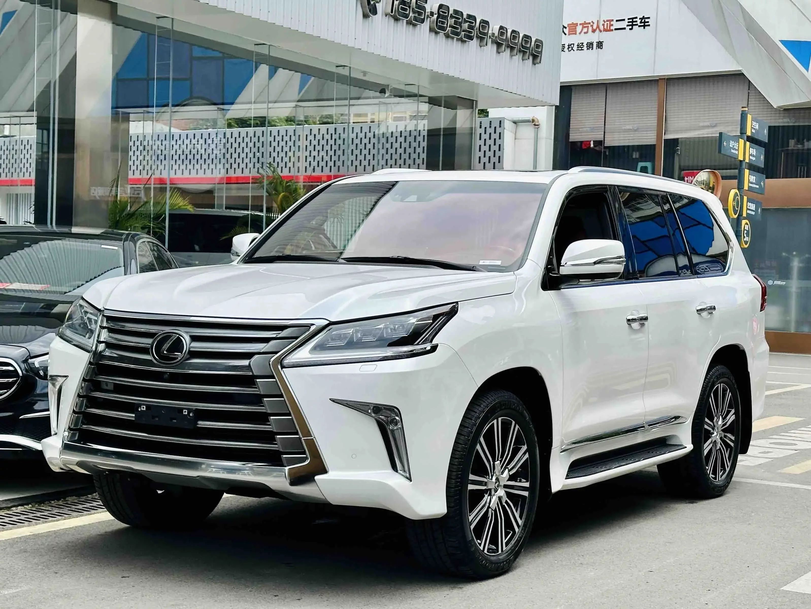 Lexus LX