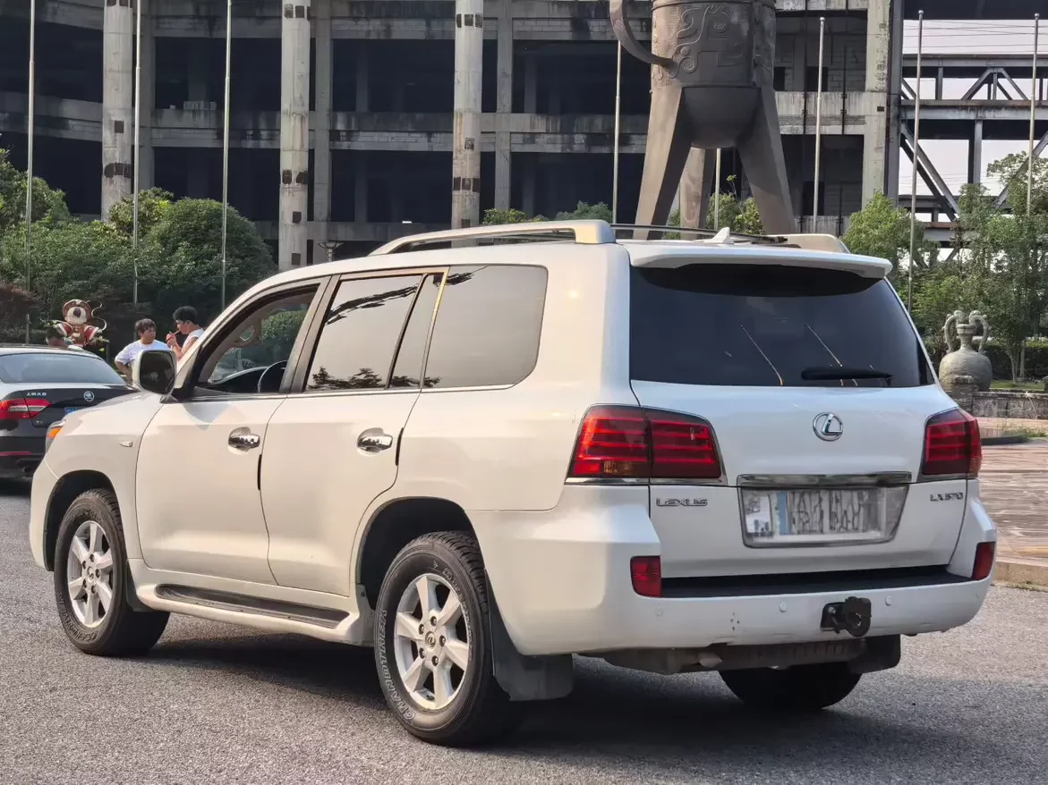 Lexus LX