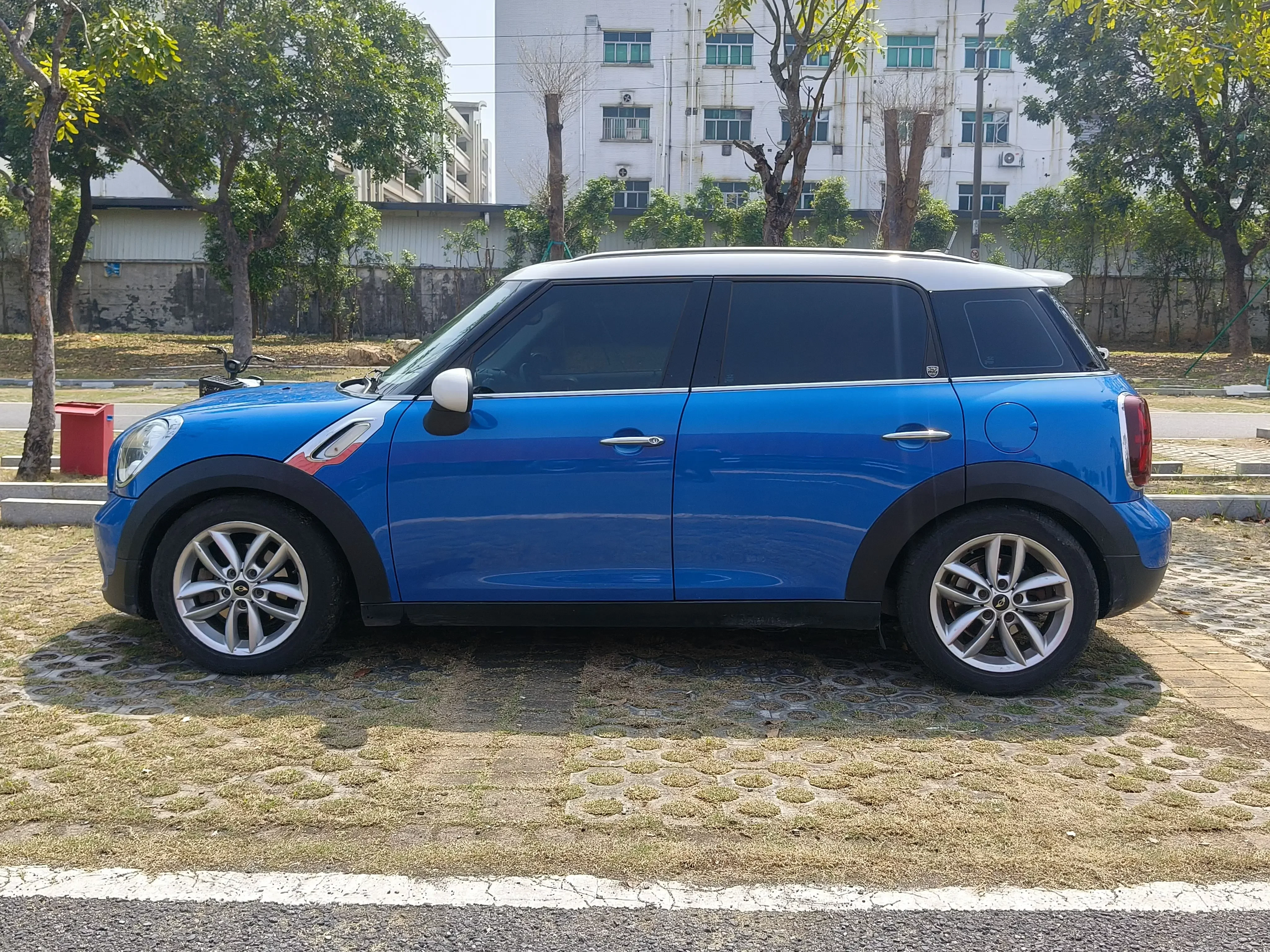 MINI COUNTRYMAN