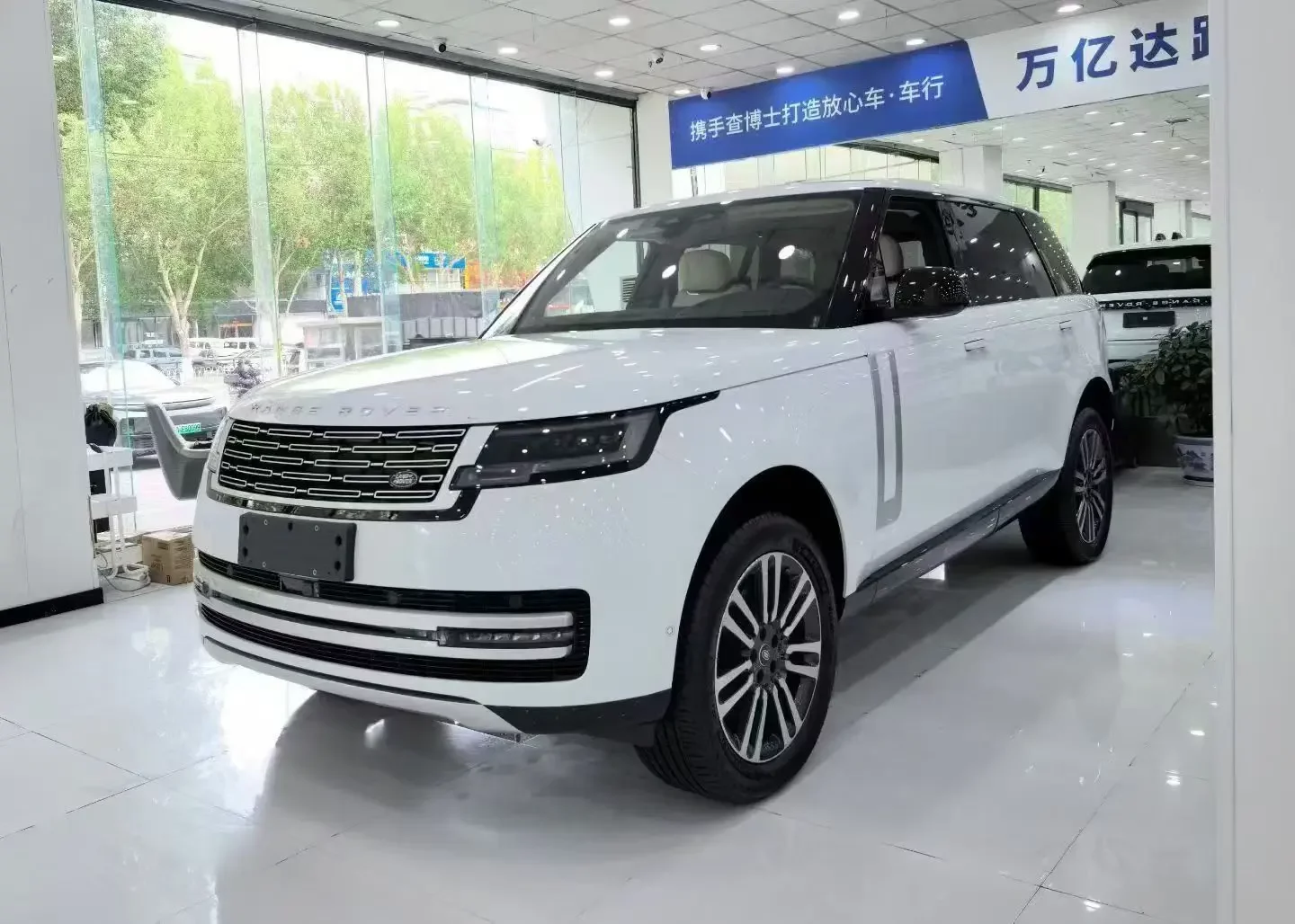 Land Rover range rover  из Китая