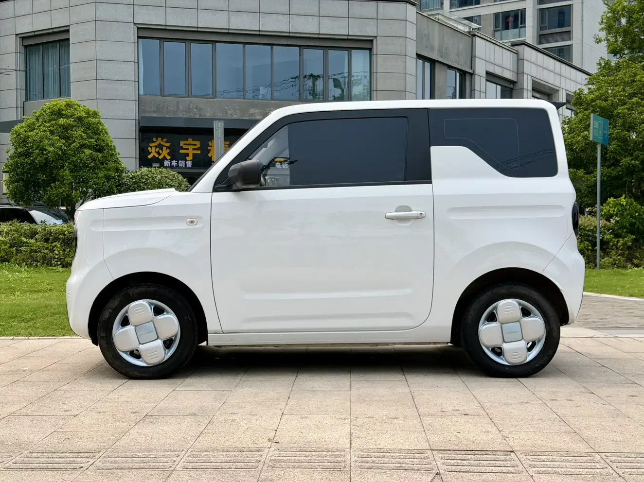 Geely panda