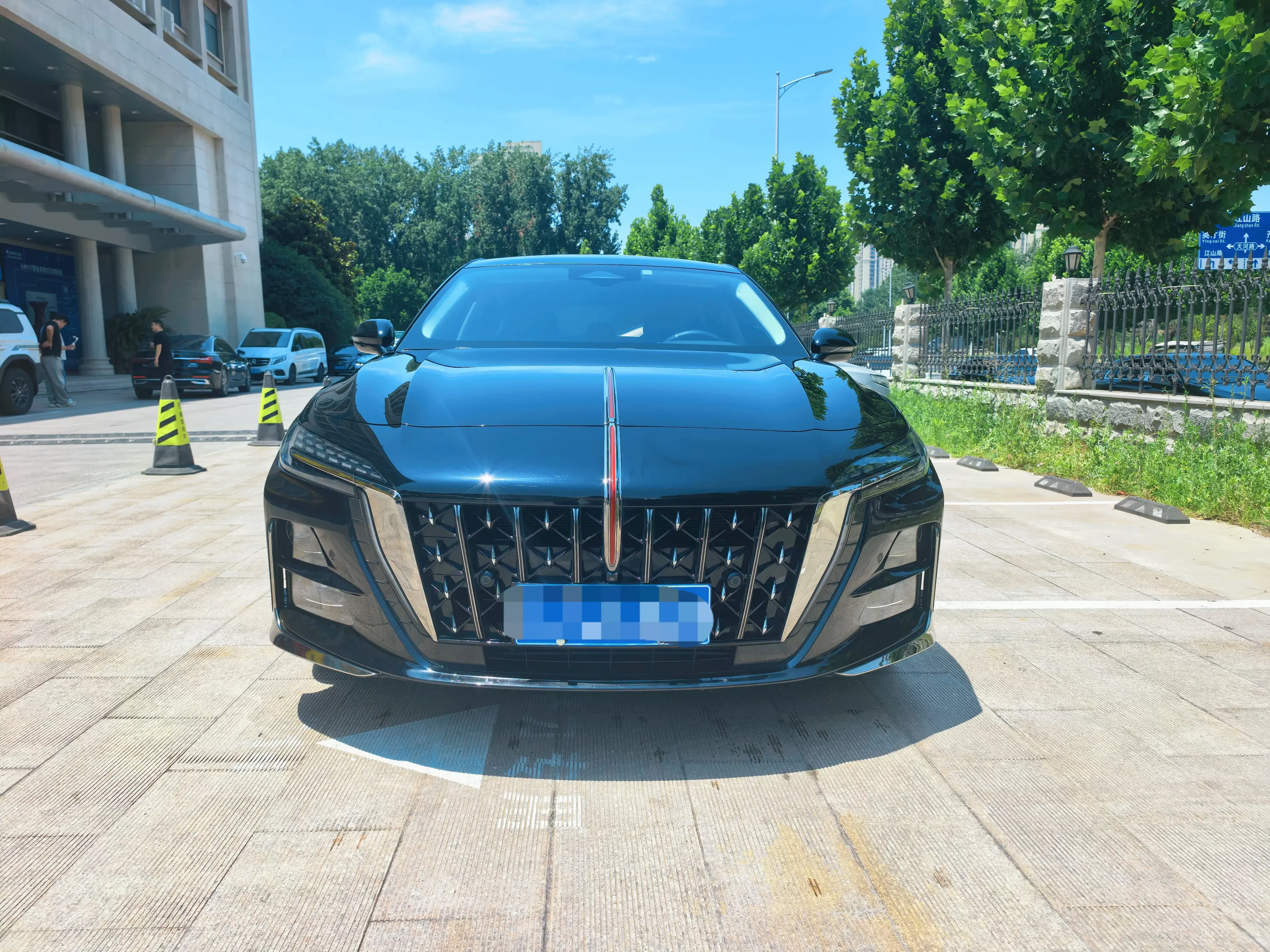 Hongqi H6