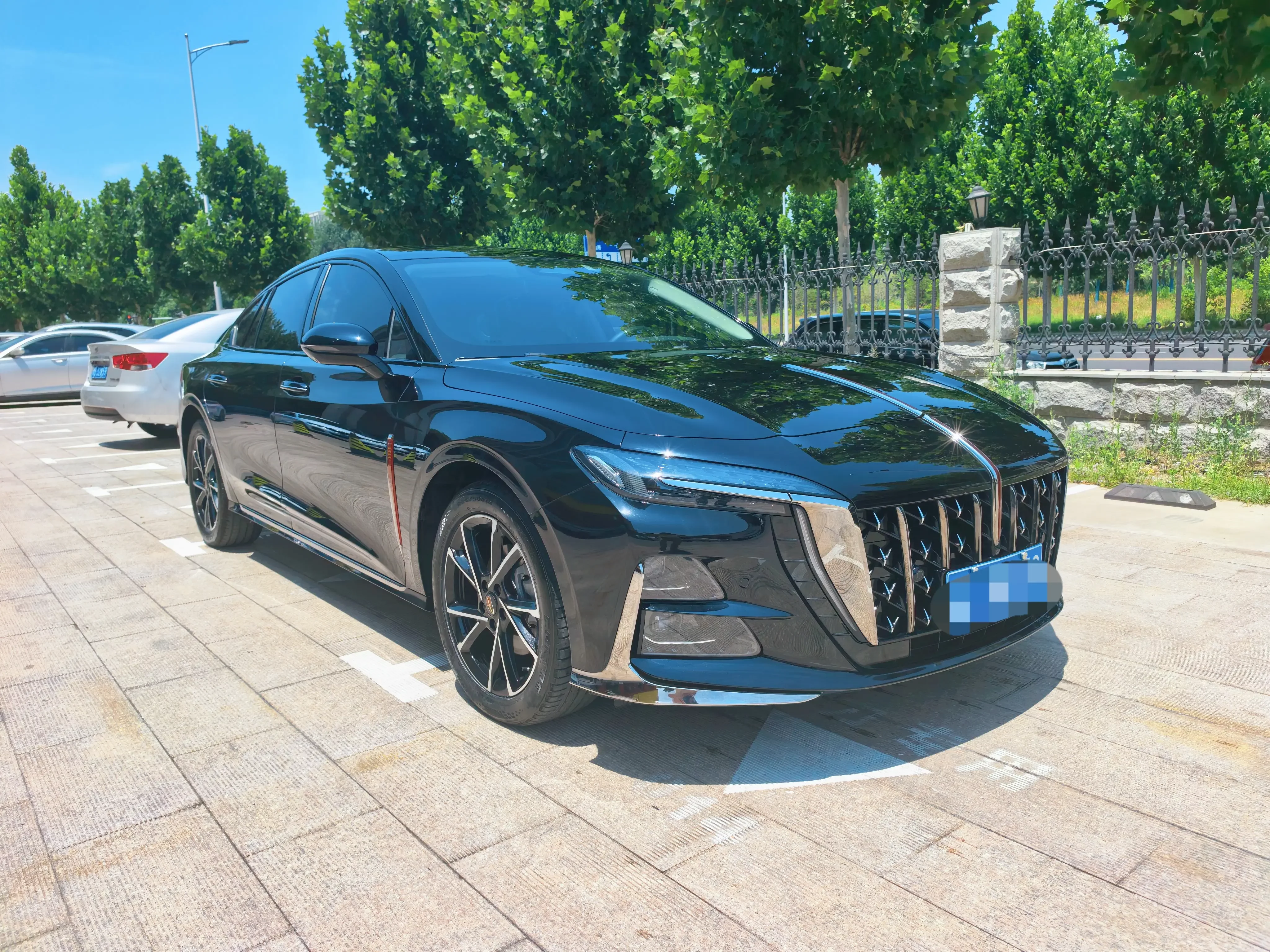 Hongqi H6
