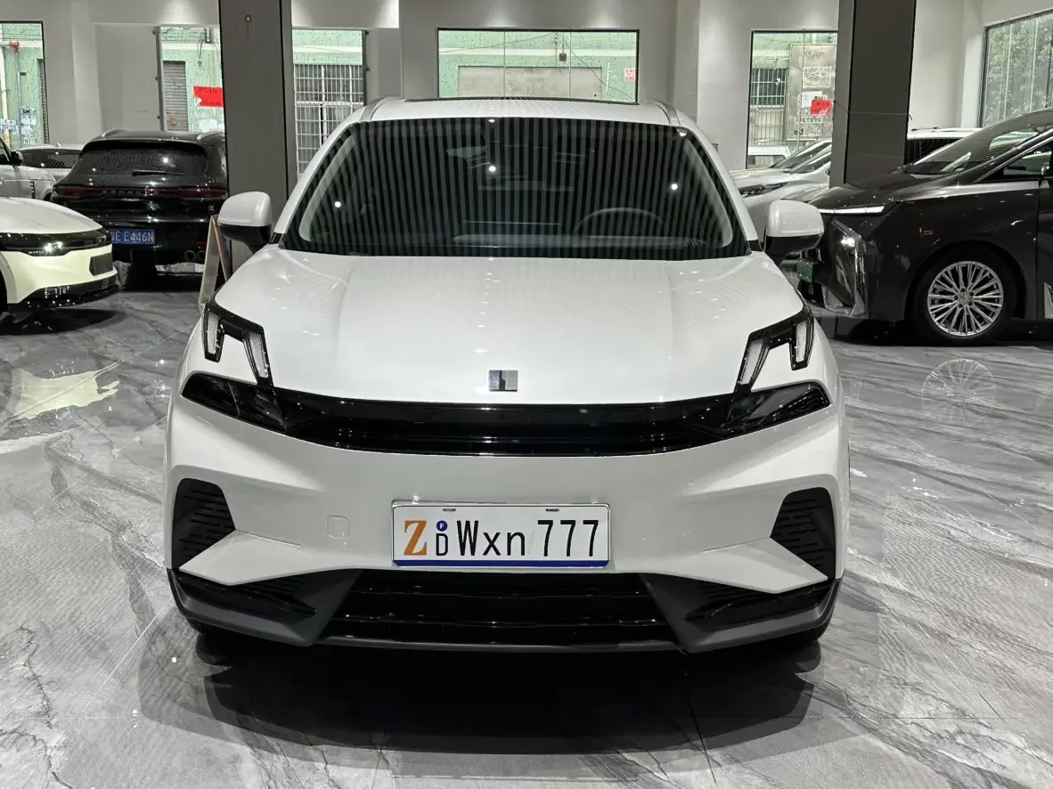 Lynk & Co 06 EM-P