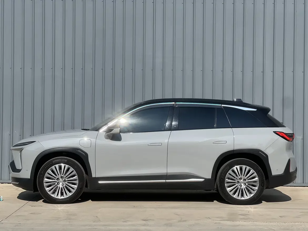 NIO ES6