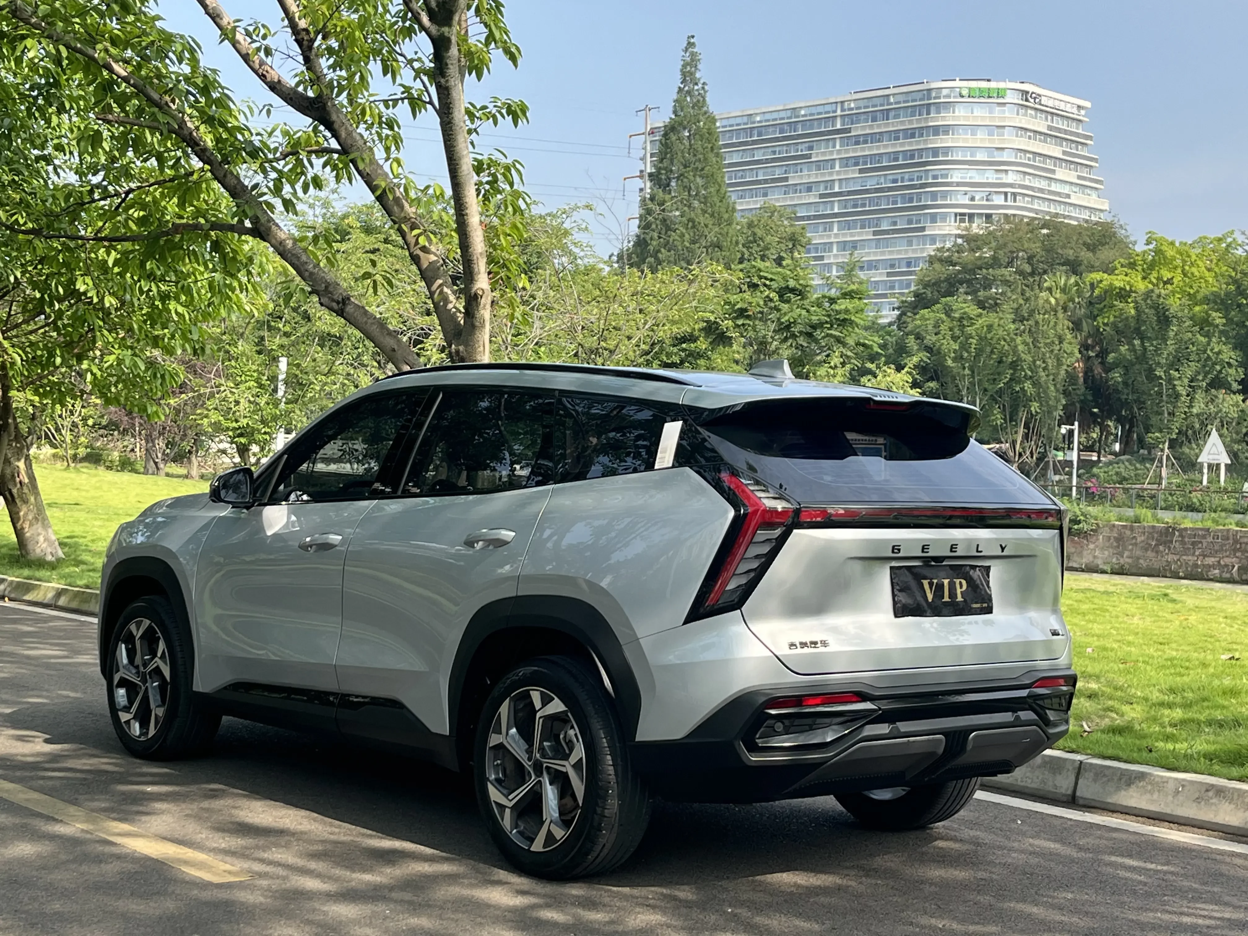 Geely Atlas L