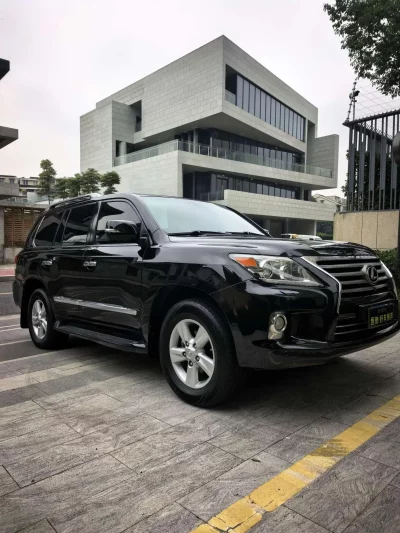 Lexus LX