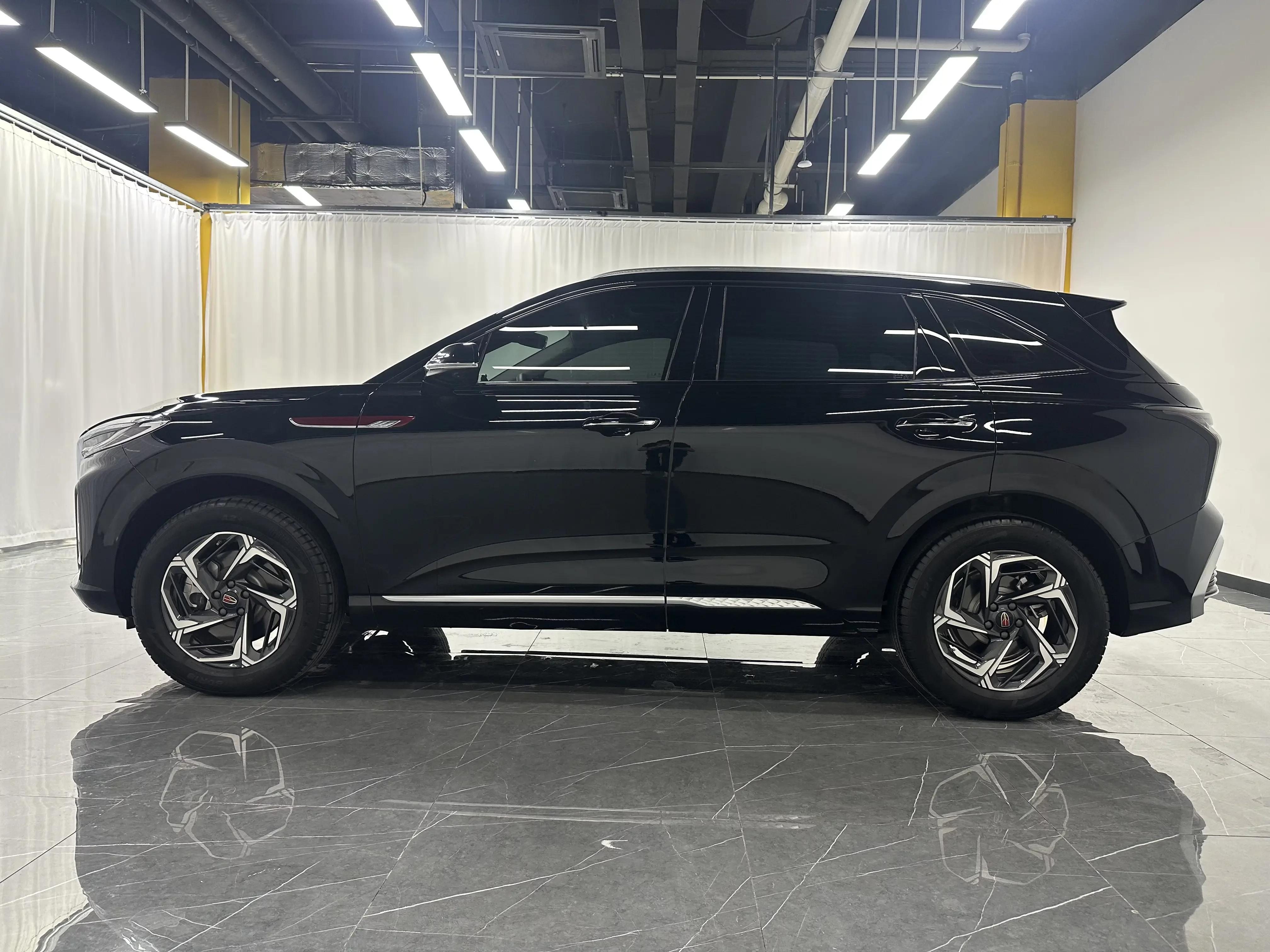 Hongqi HS3