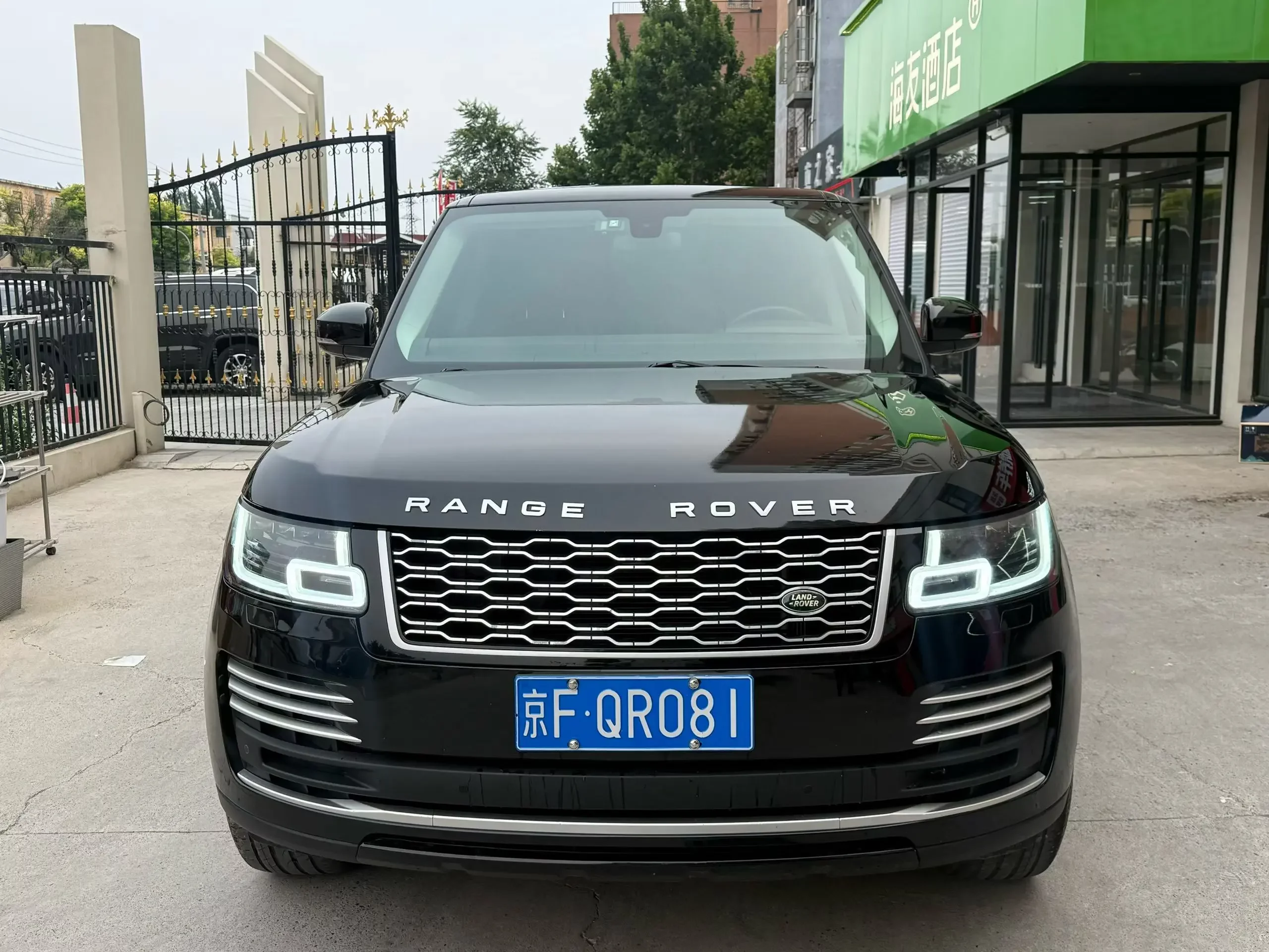 Land Rover range rover