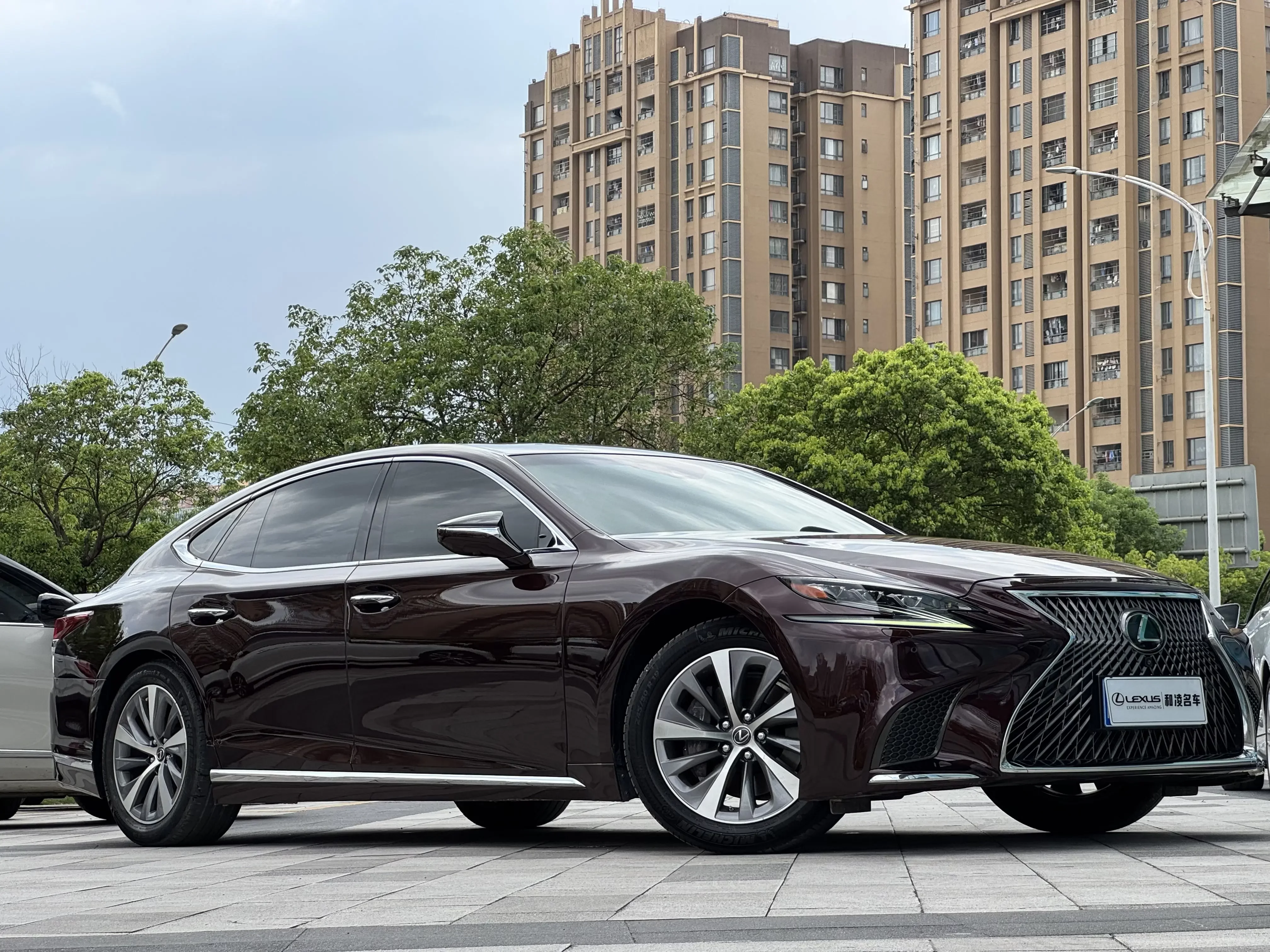 Lexus LS