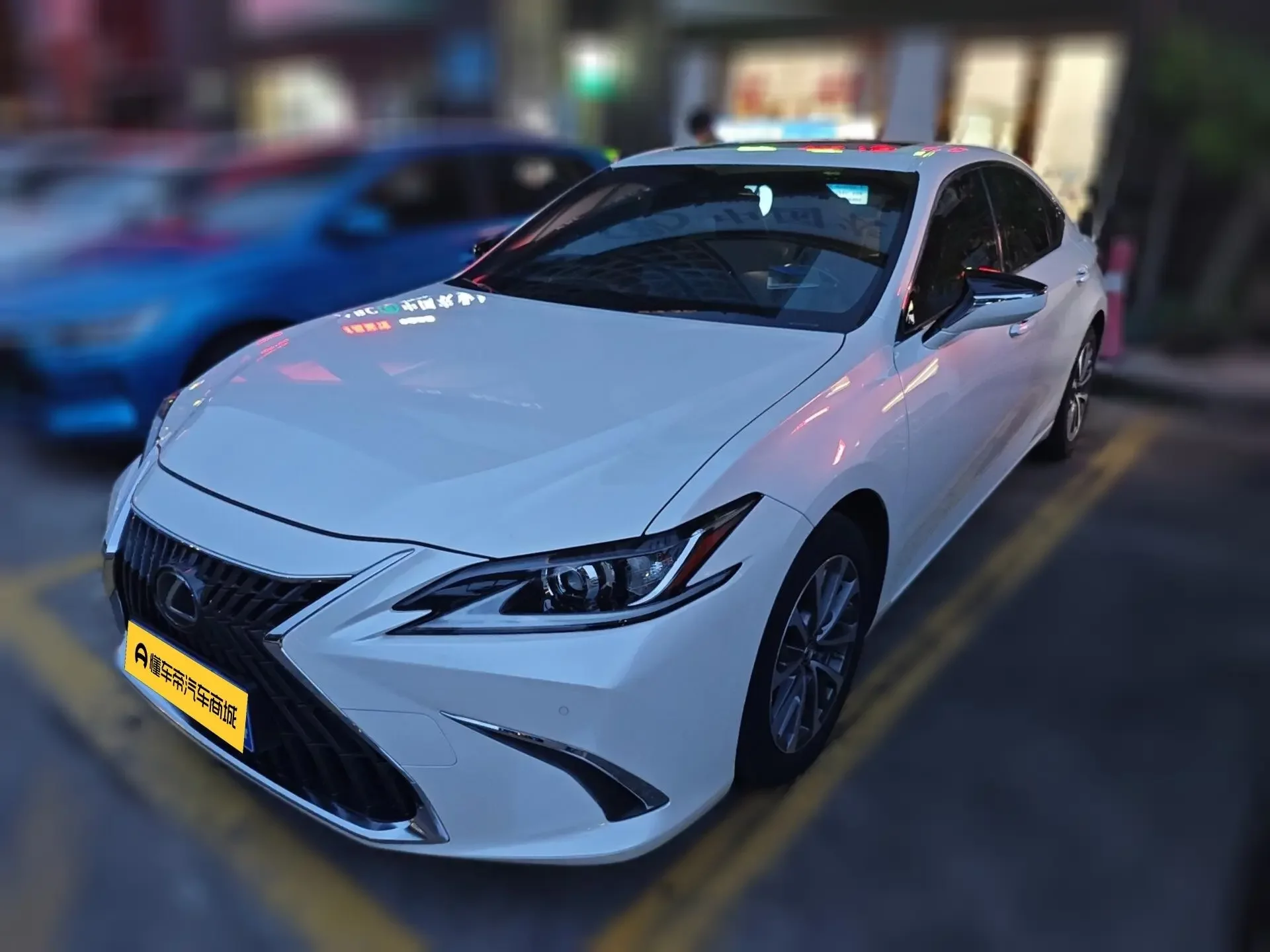 Lexus ES