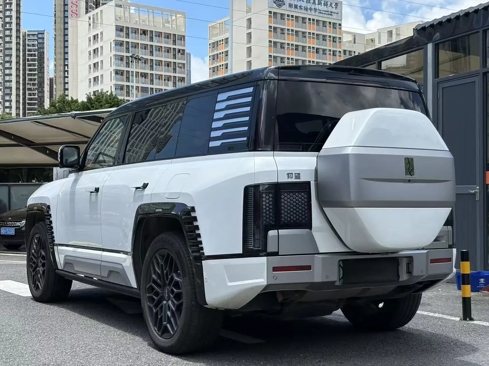 BYD Yangwang U8