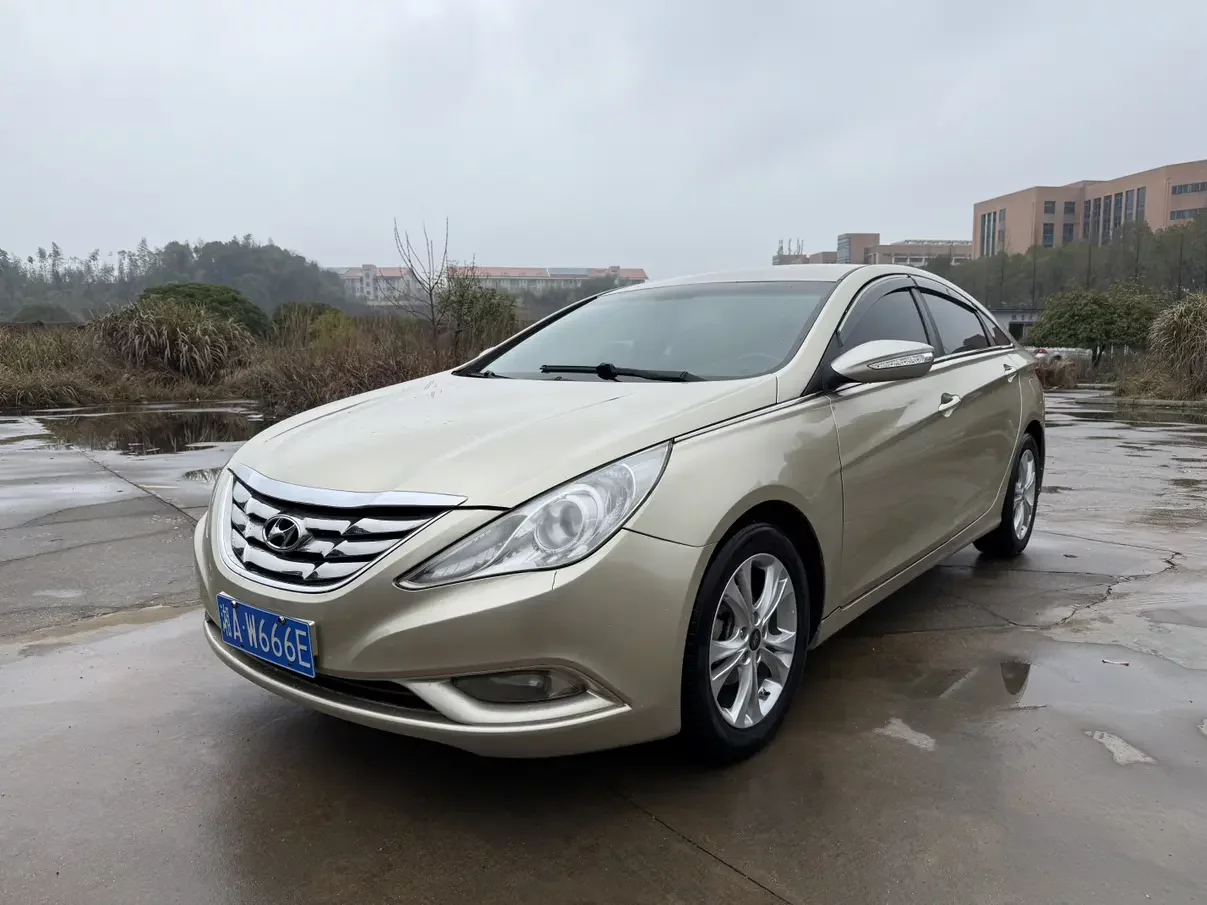 Hyundai sonata eight