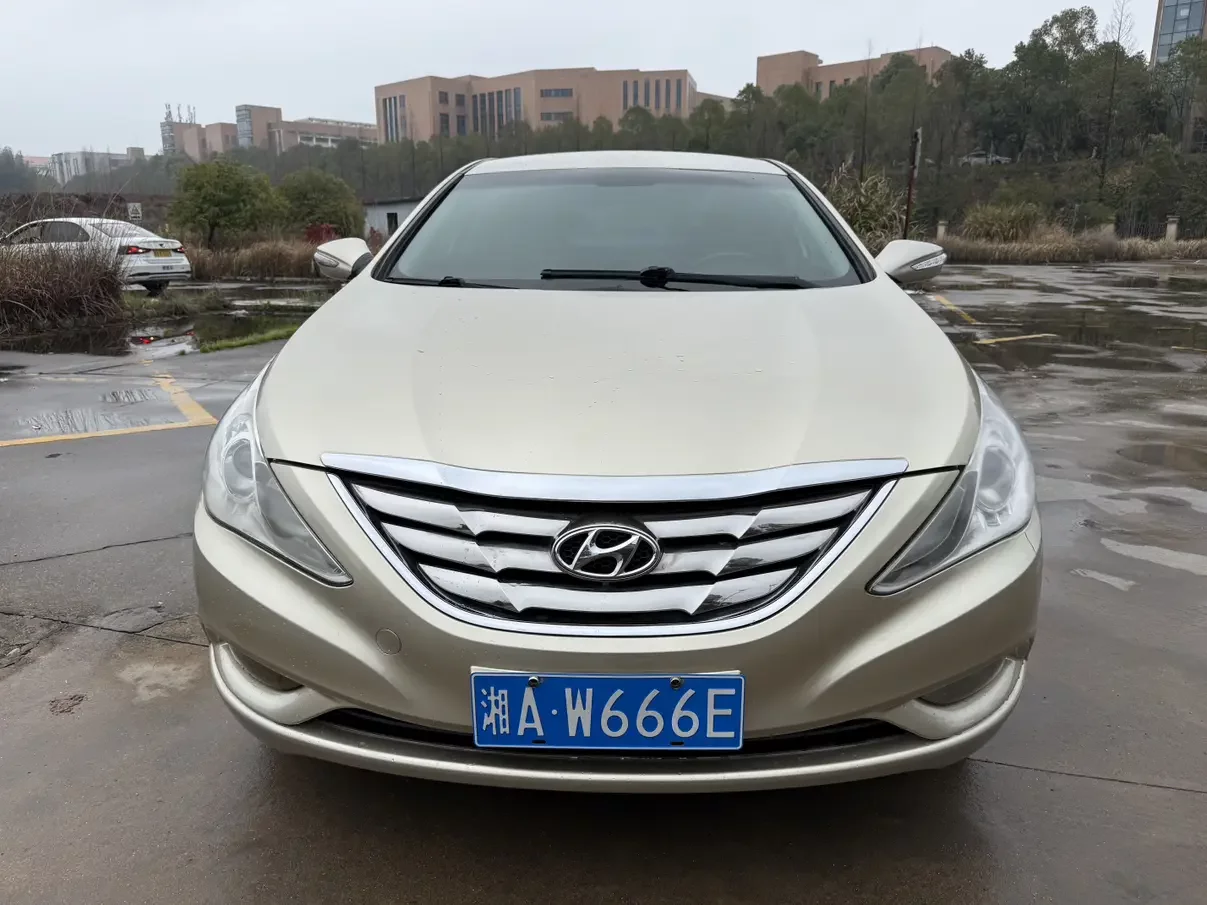 Hyundai sonata eight