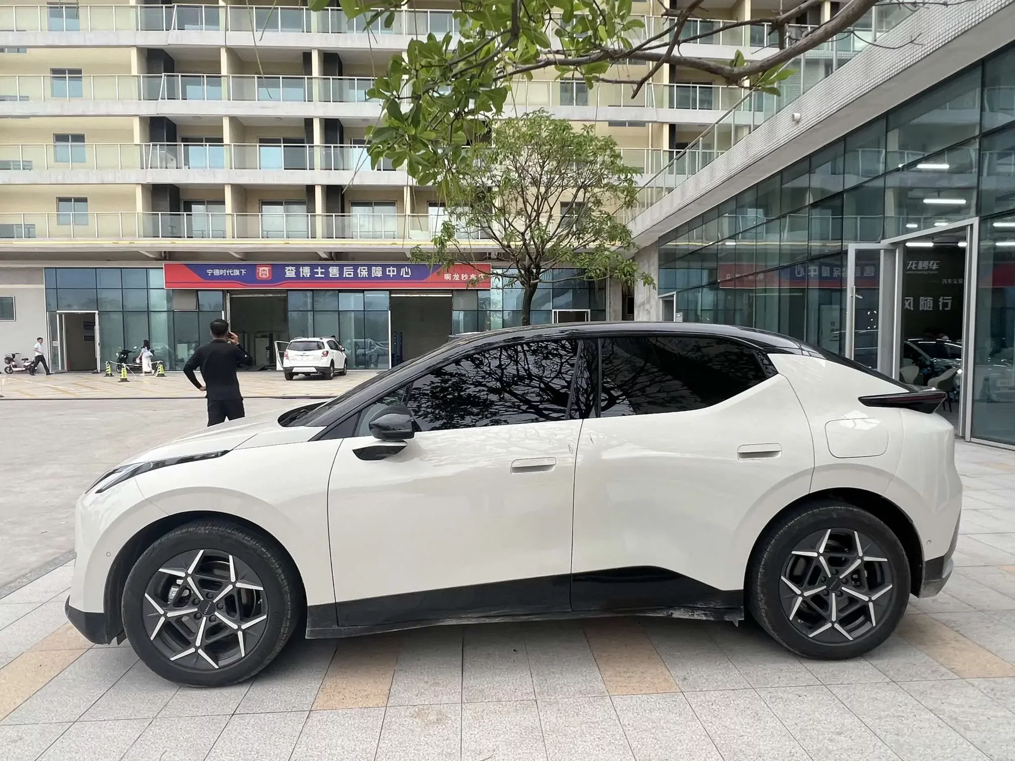 Lynk & Co Z20