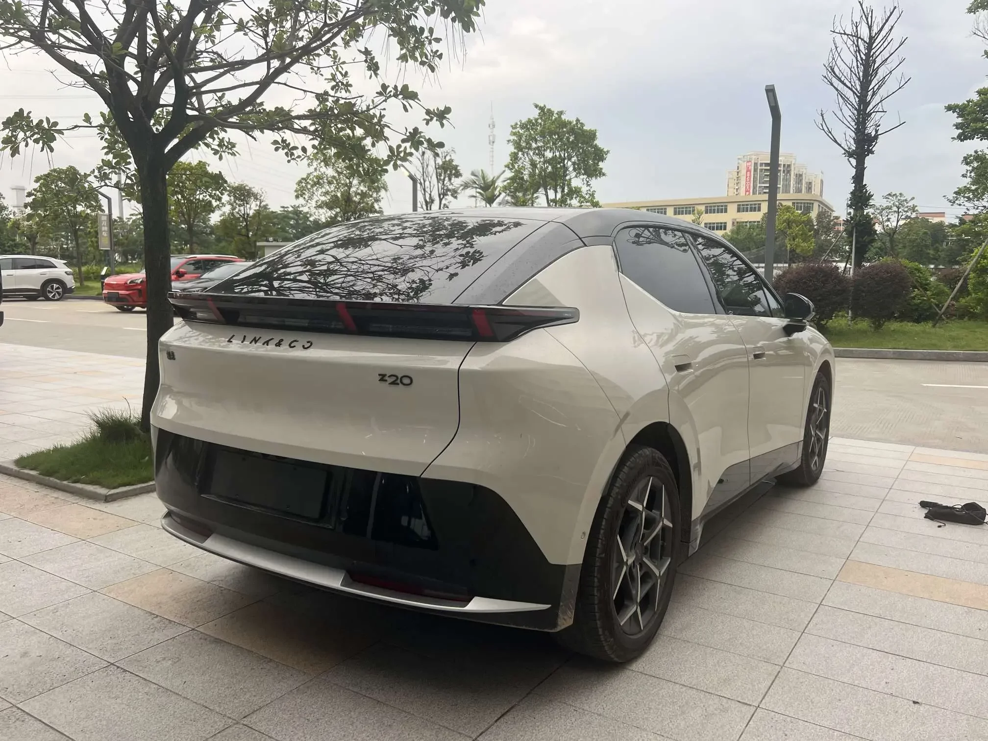 Lynk & Co Z20