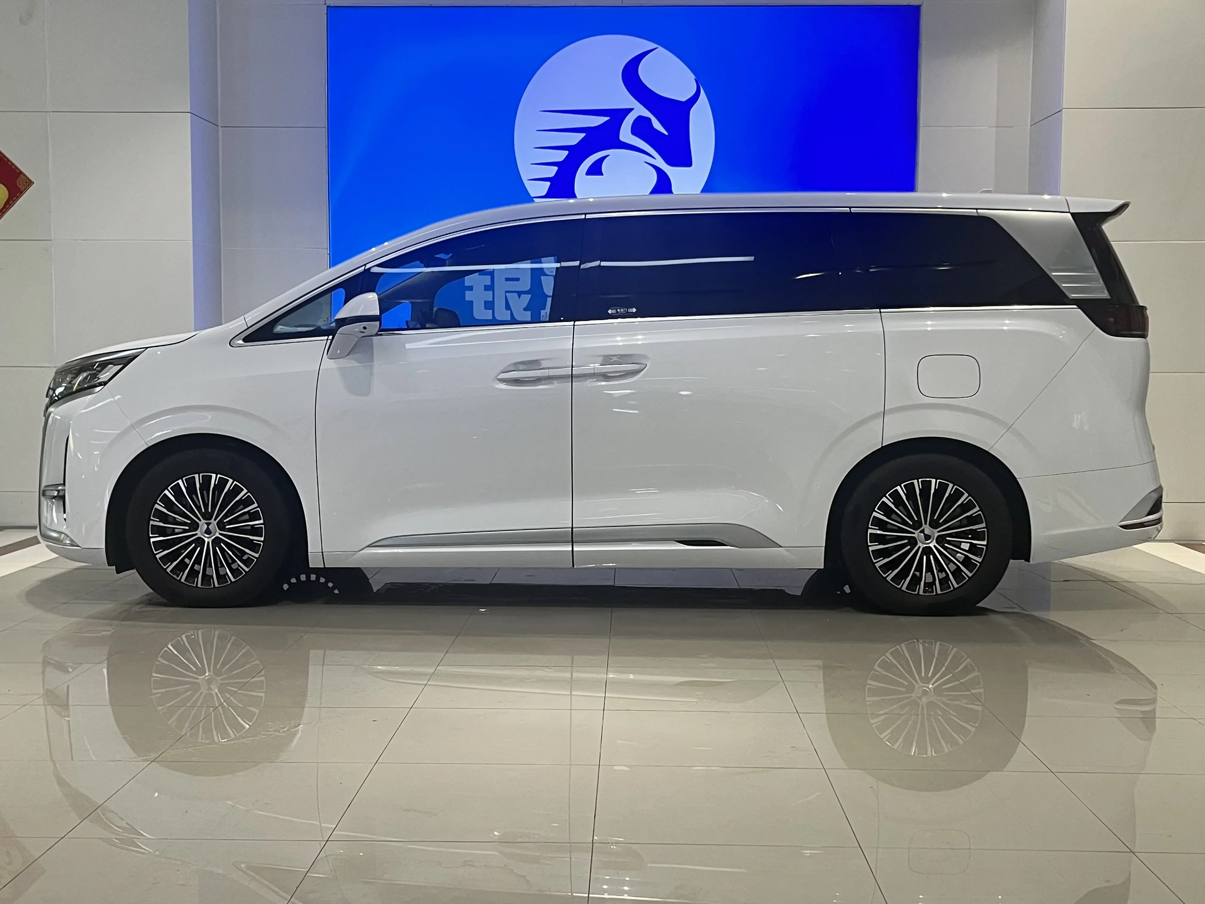 Denza D9 DM