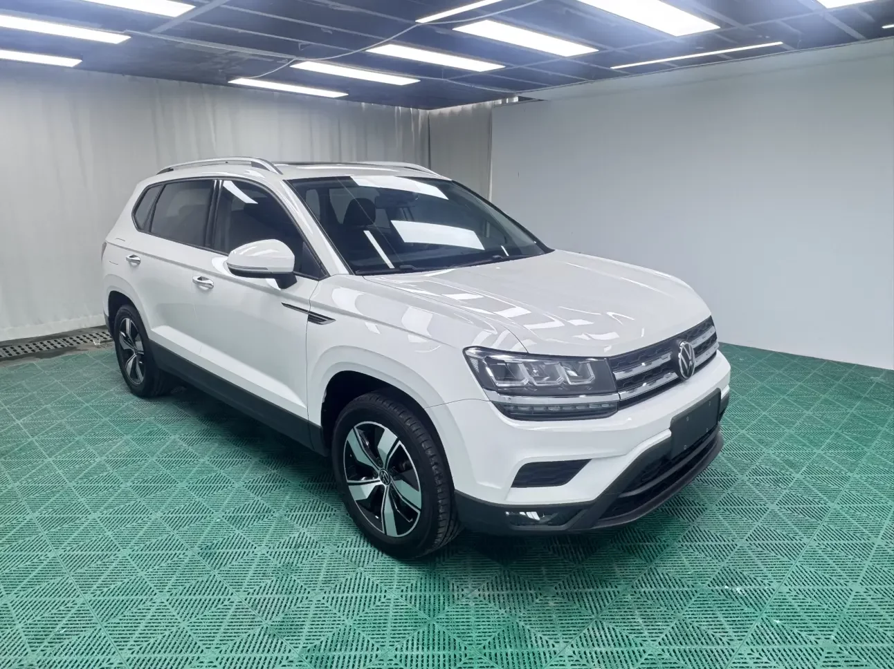 Volkswagen Tharu