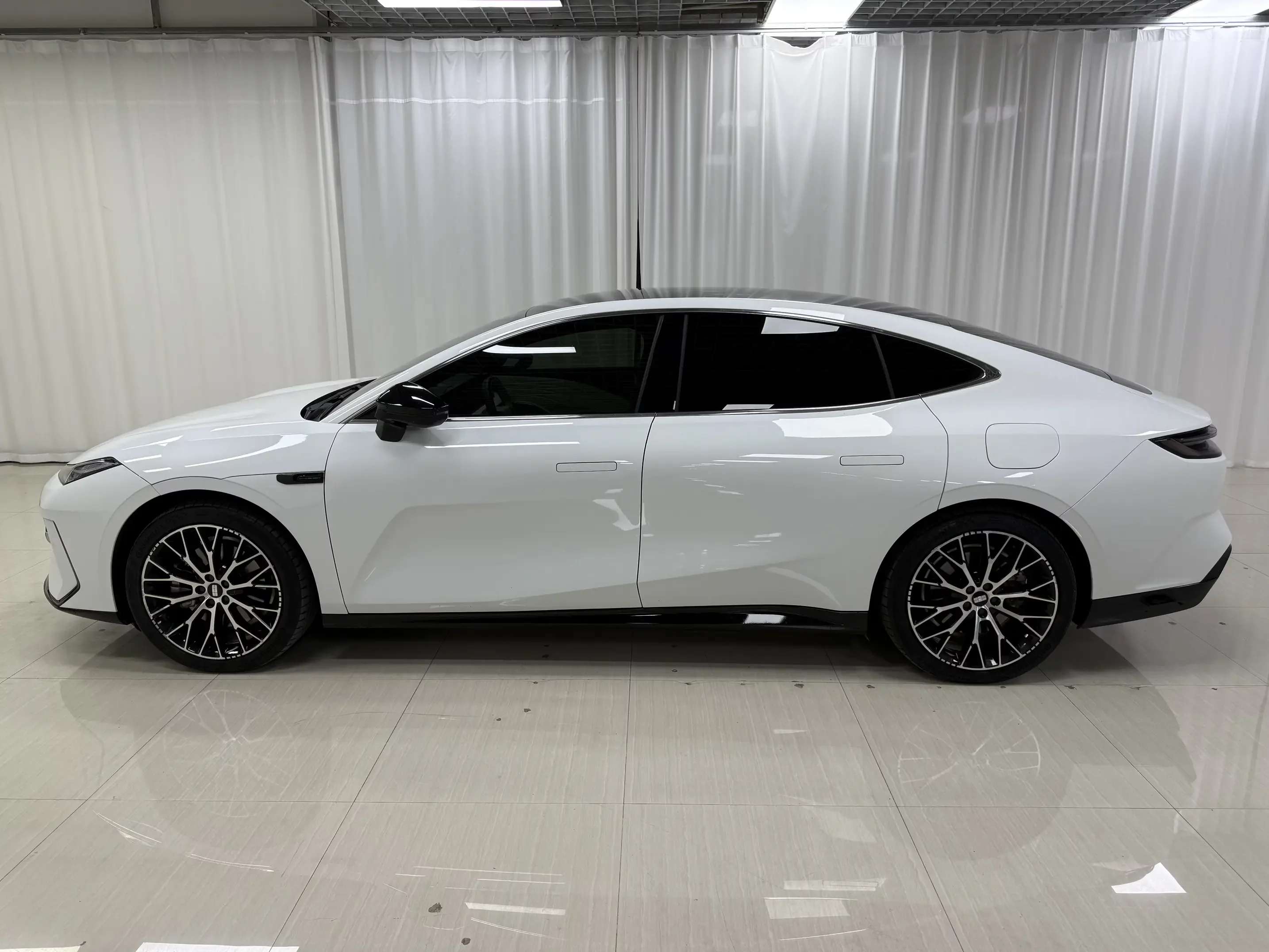 Geely Galaxy E8