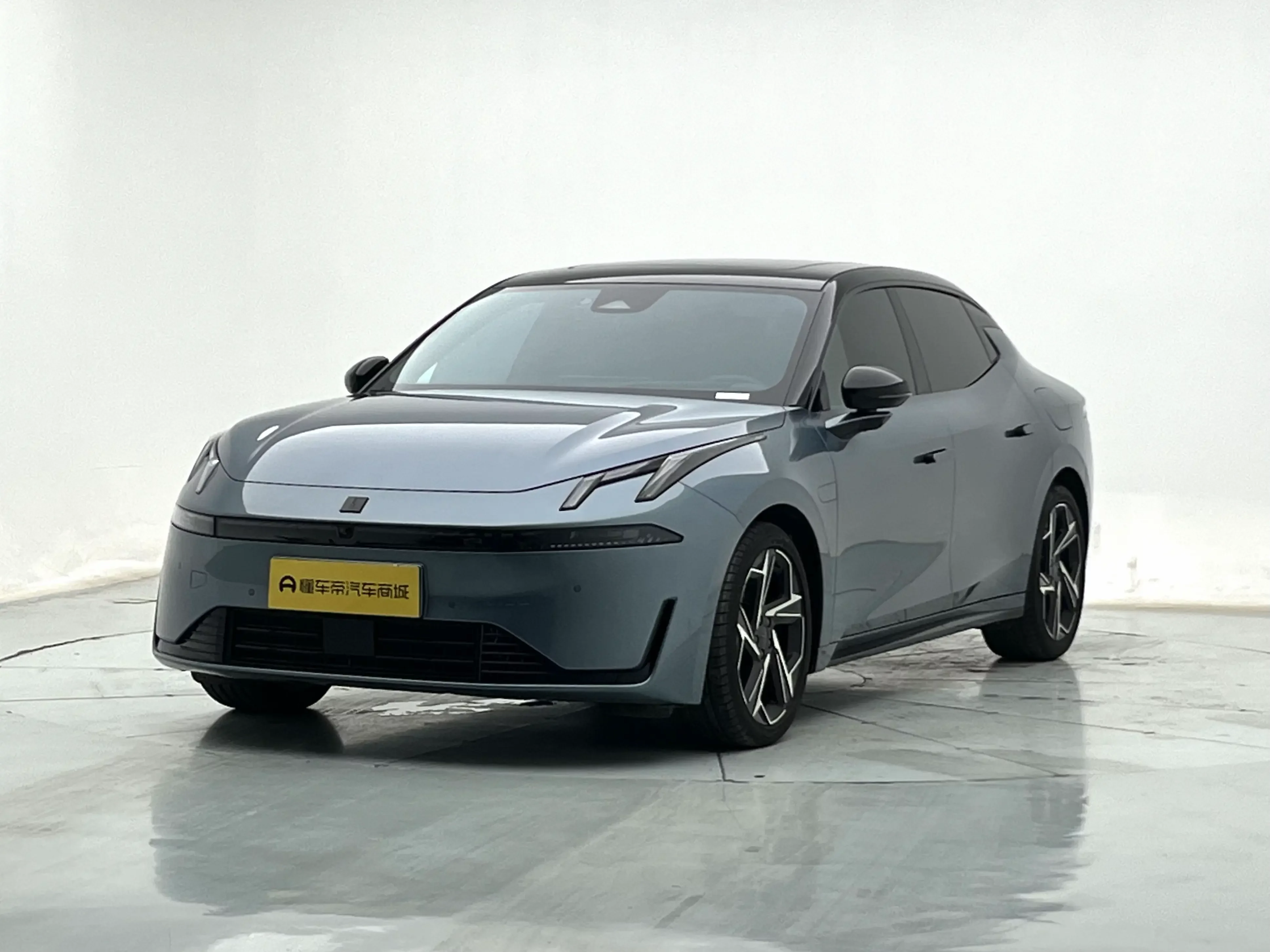 Lynk & Co 07 EM-P