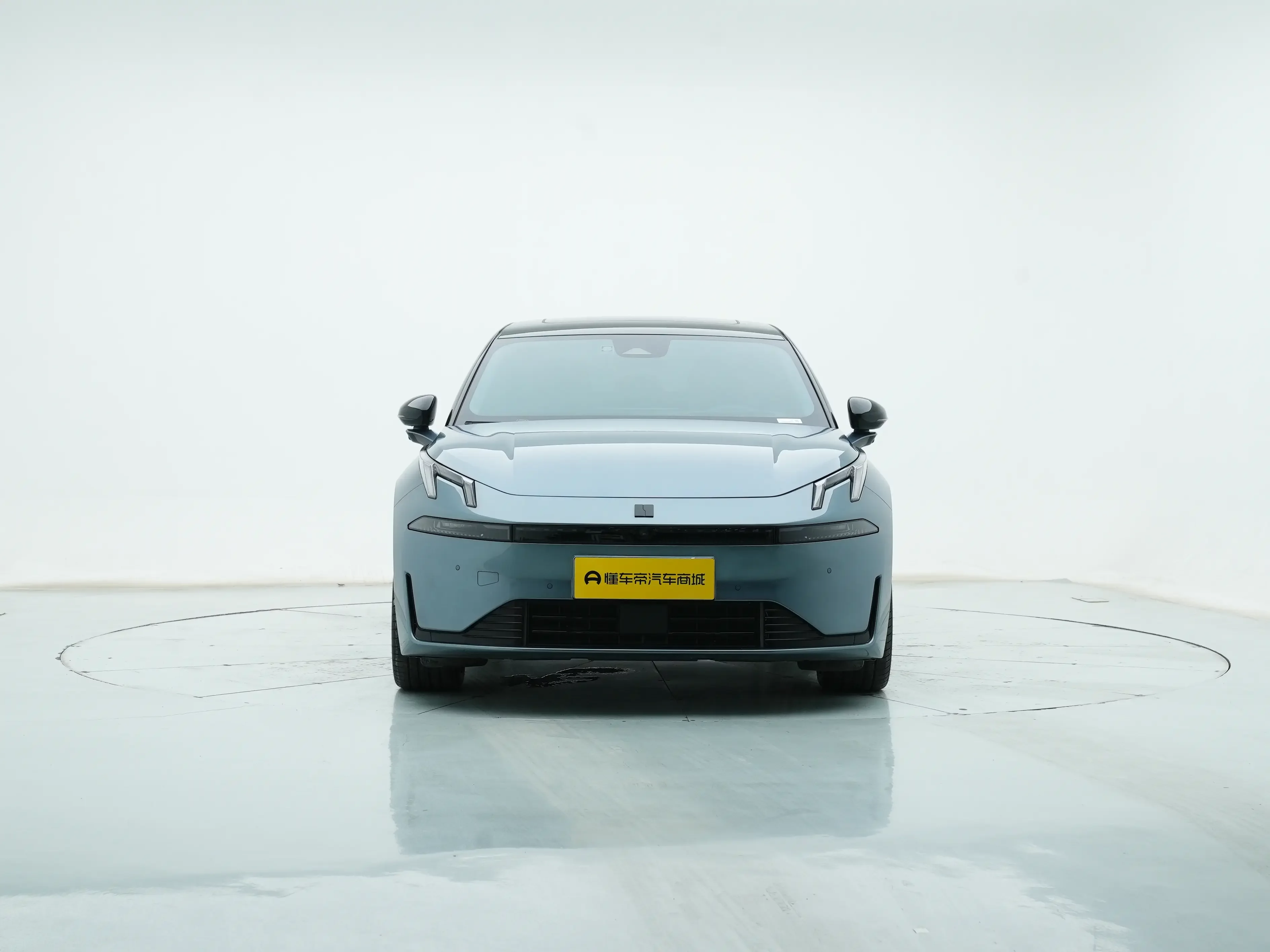Lynk & Co 07 EM-P