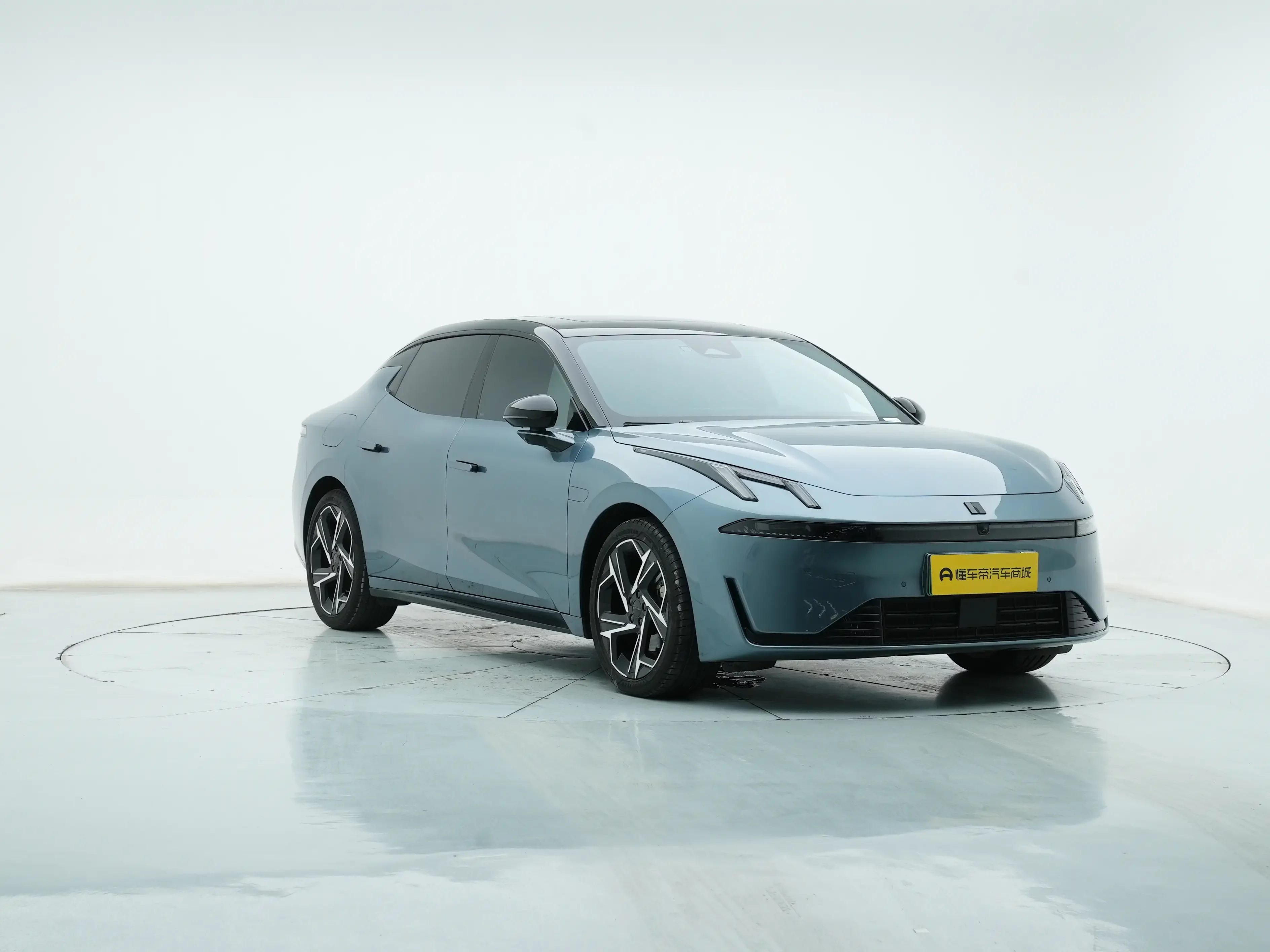 Lynk & Co 07 EM-P