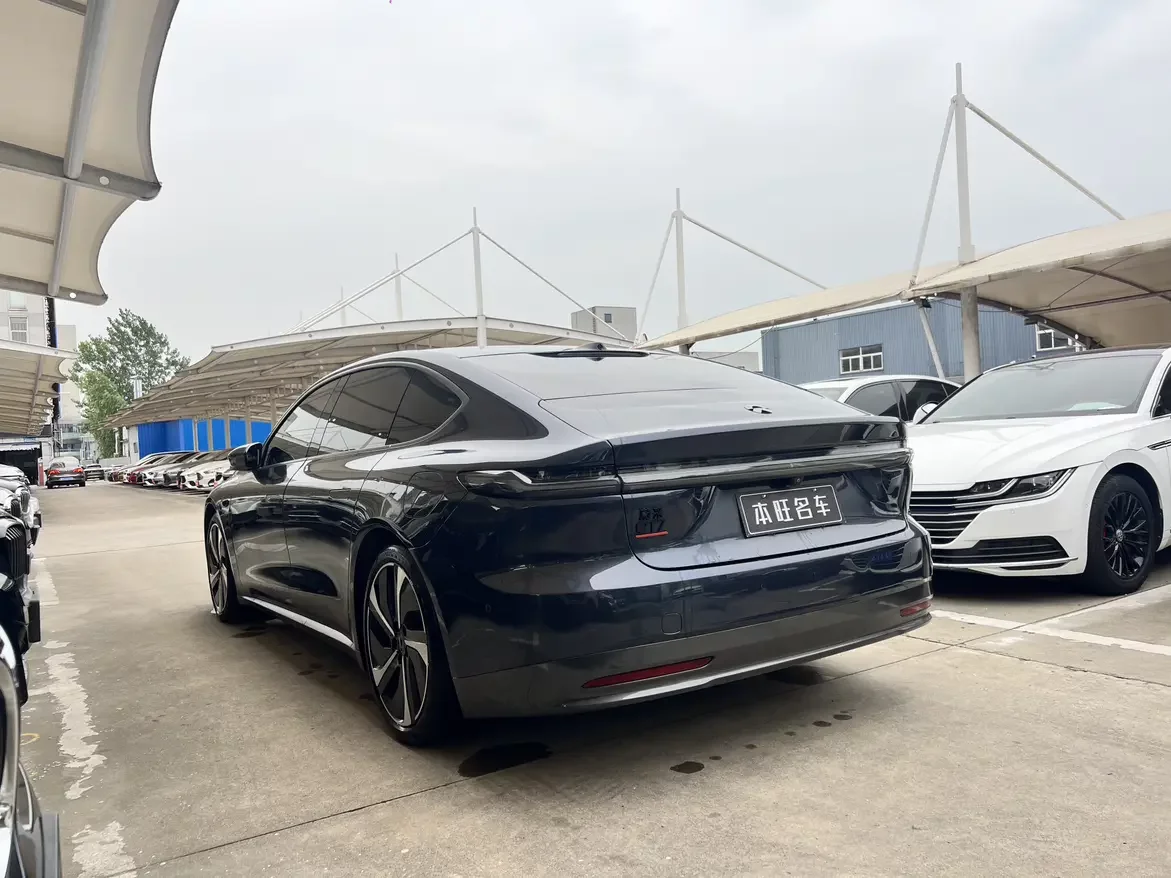 NIO ET7