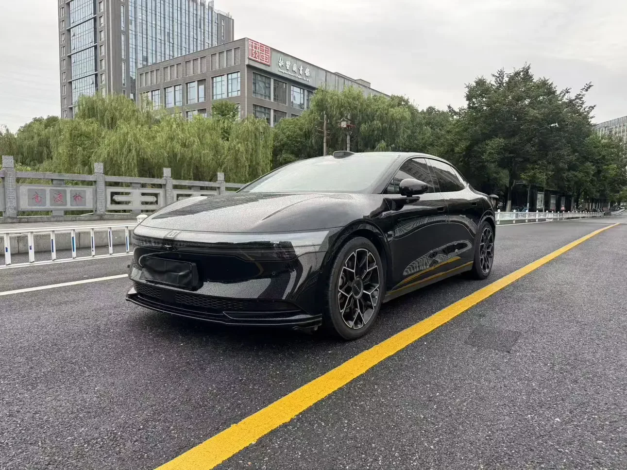 ZEEKR 007
