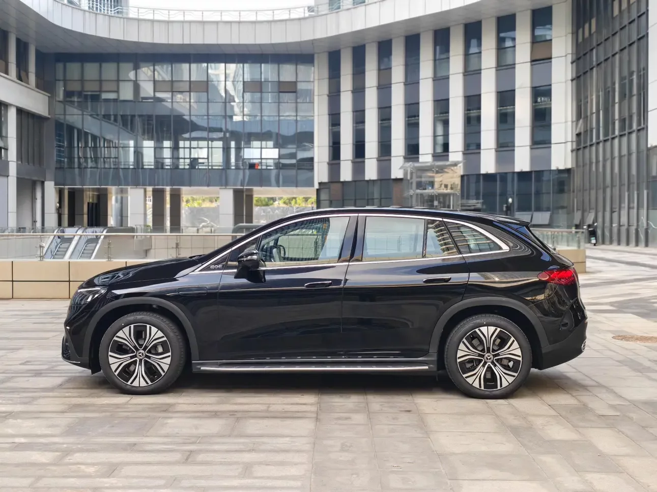 Mercedes-Benz EQE SUV