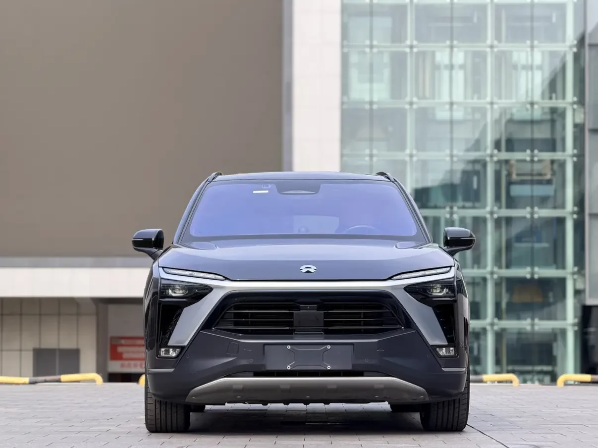 NIO ES8
