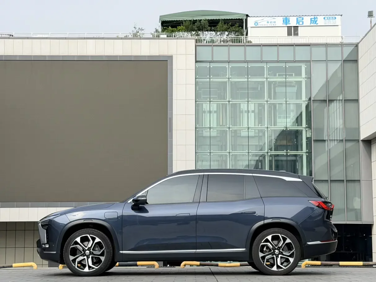 NIO ES8