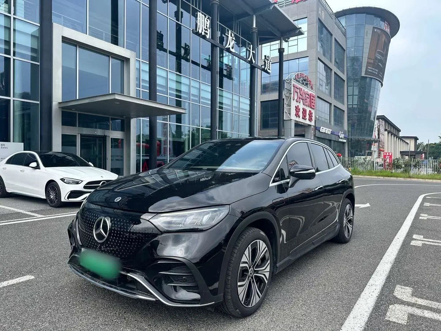 Mercedes-Benz EQE SUV
