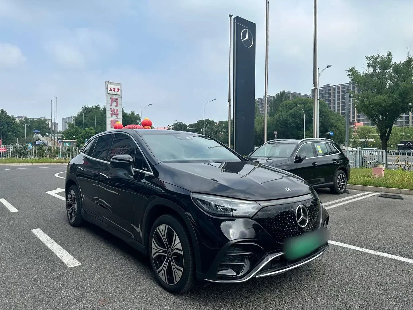 Mercedes-Benz EQE SUV