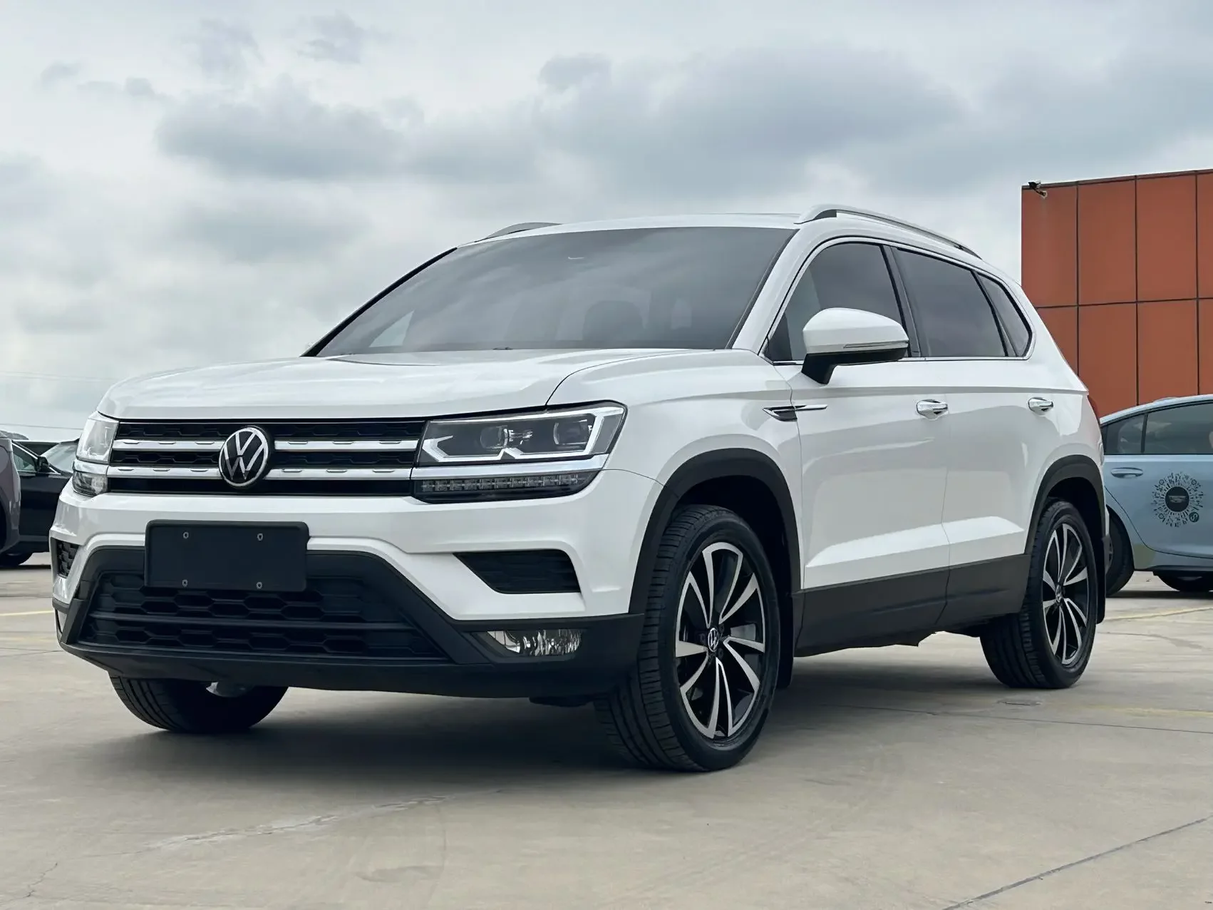 Volkswagen Tharu