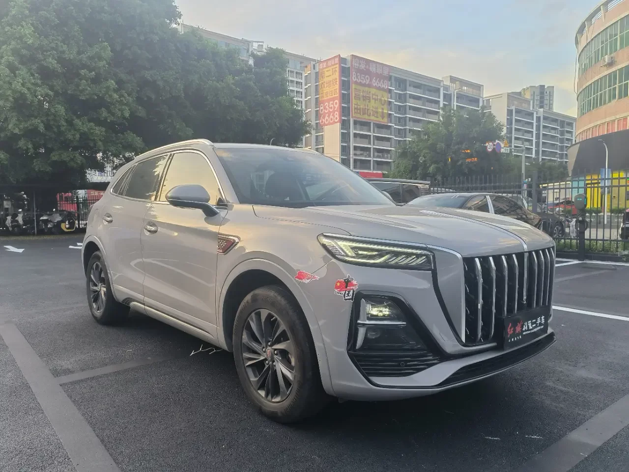 Hongqi HS5