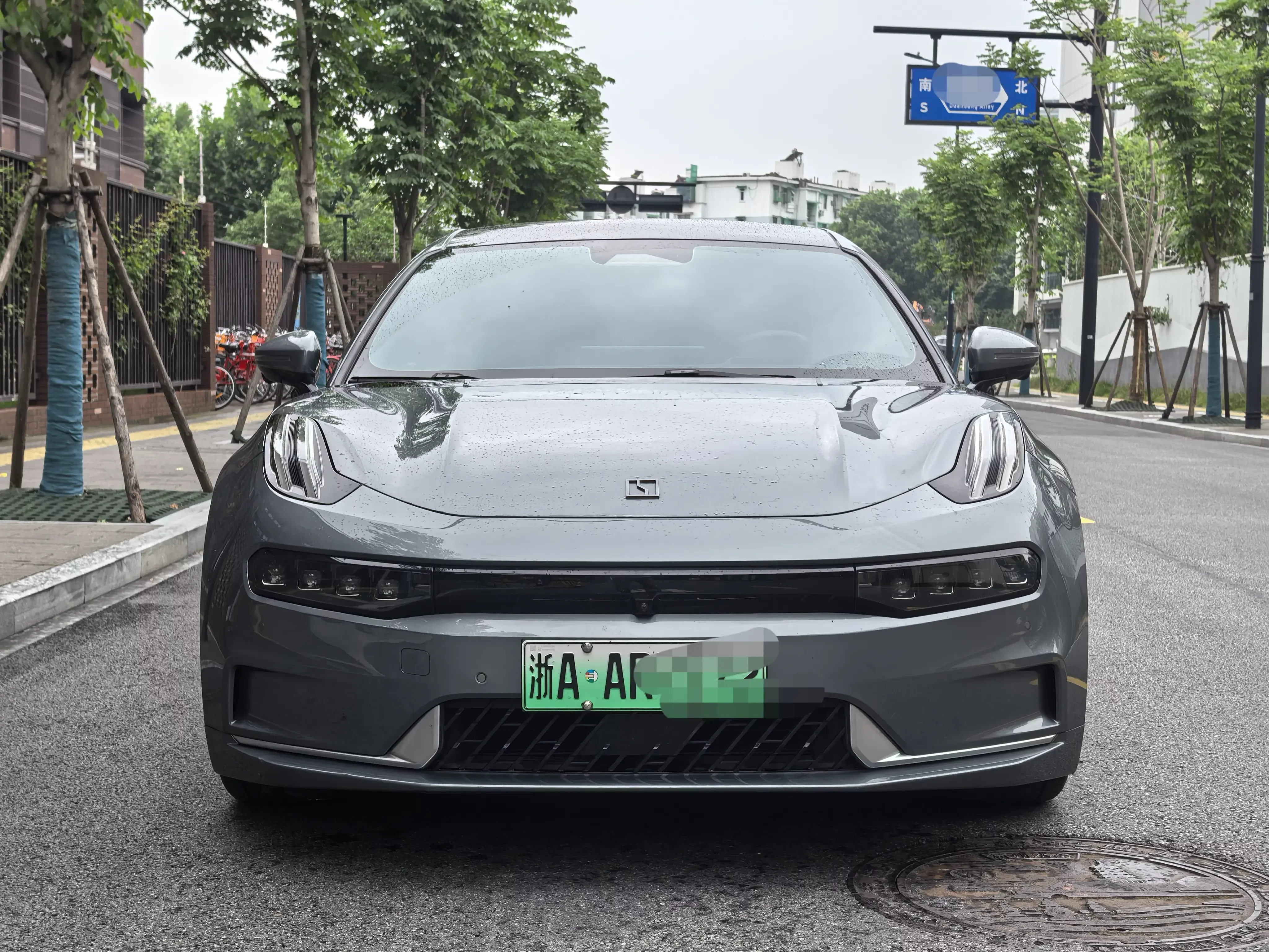 ZEEKR 001