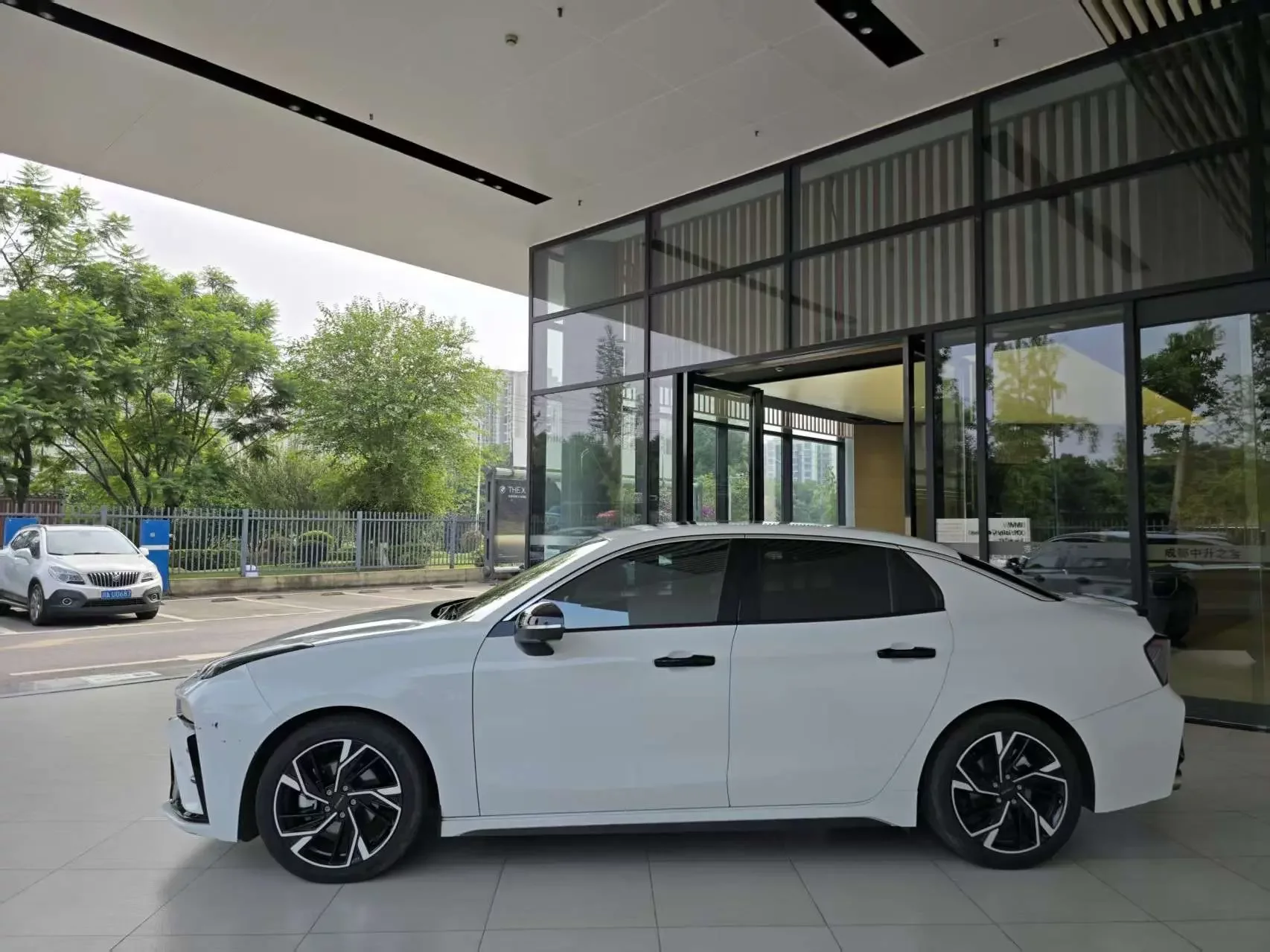 Lynk & Co 03