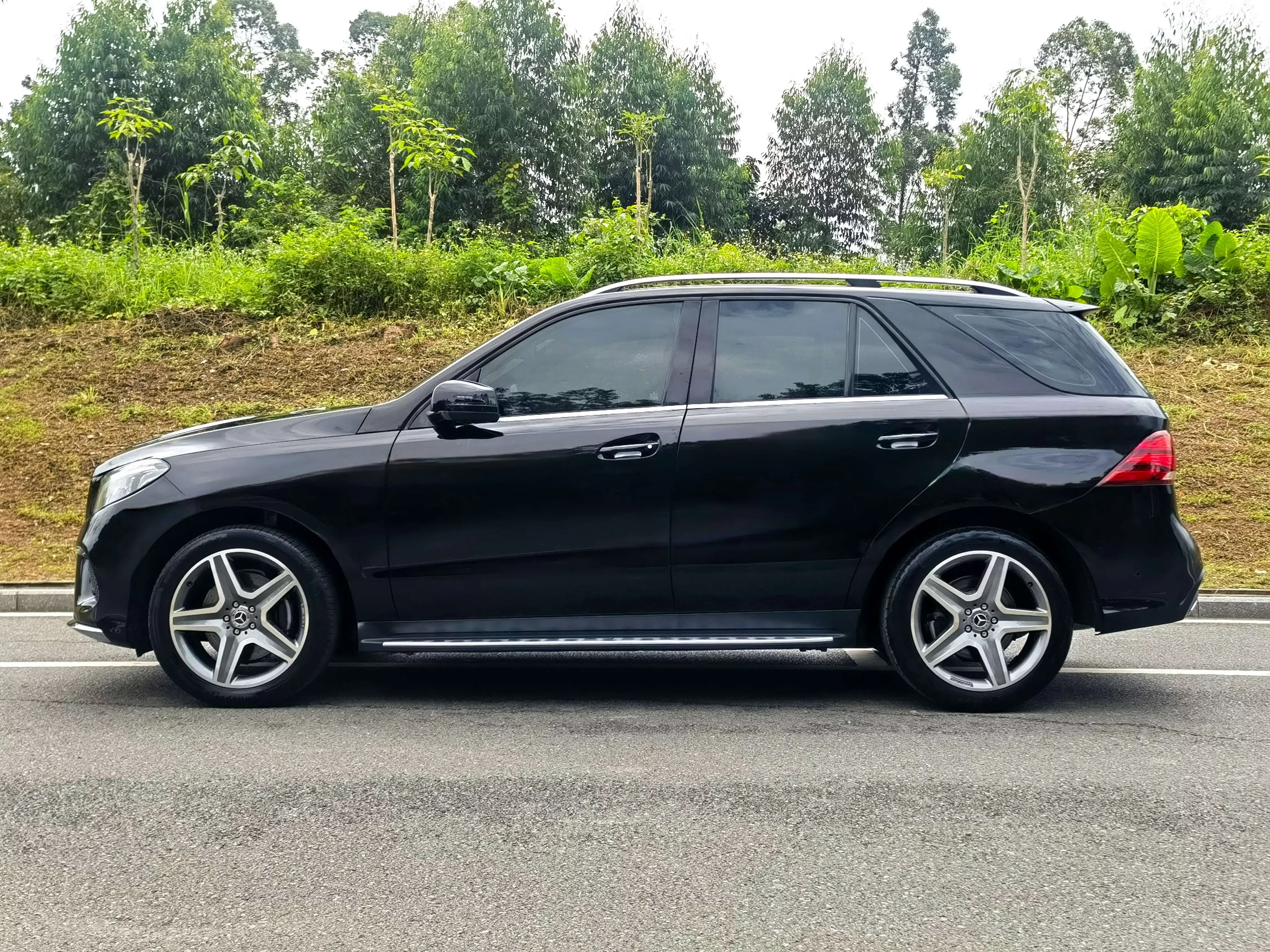Mercedes-Benz GLE (Imported)