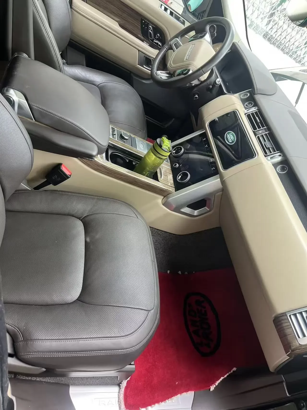 Land Rover range rover
