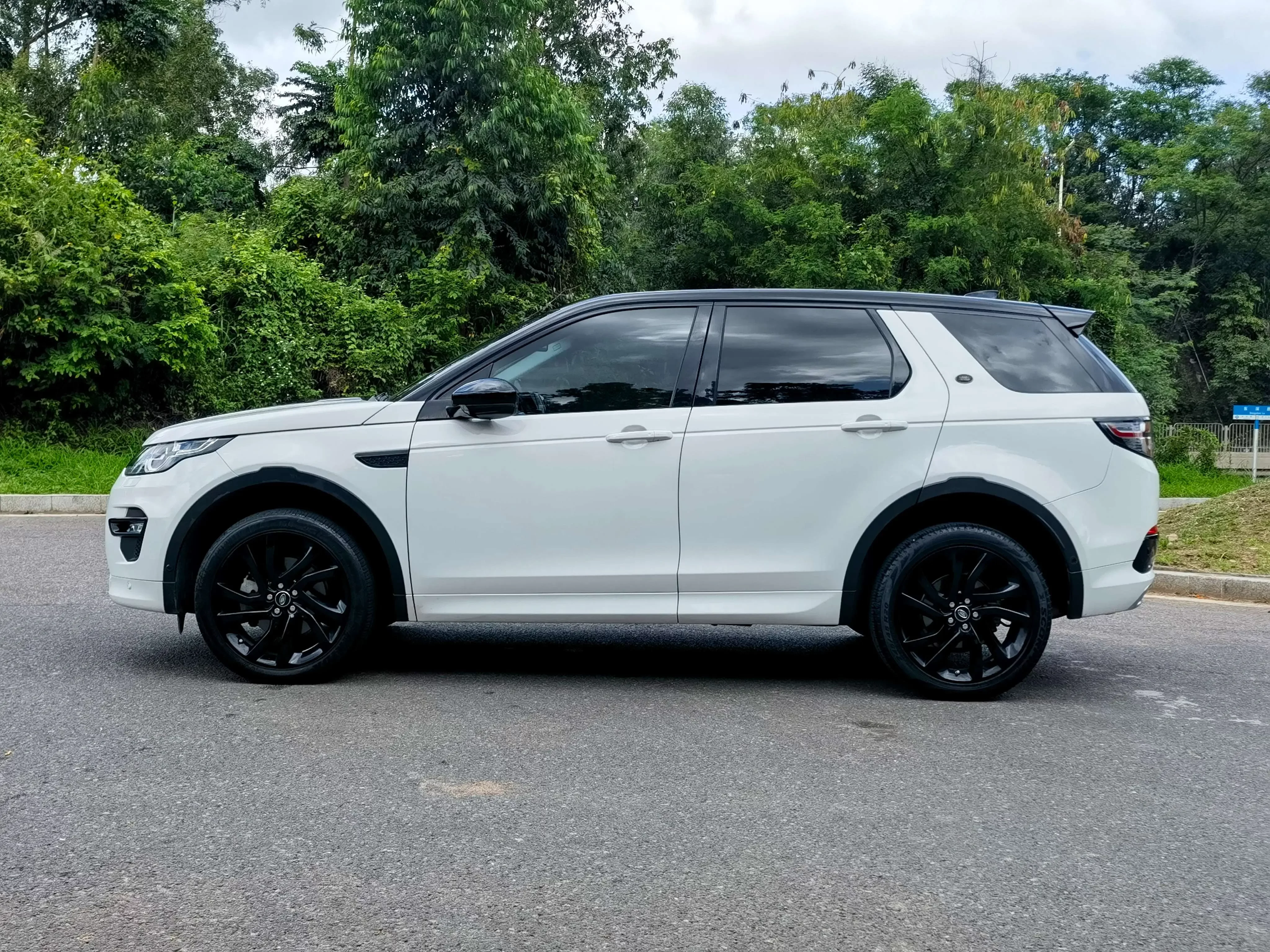 Land Rover Discover the magic