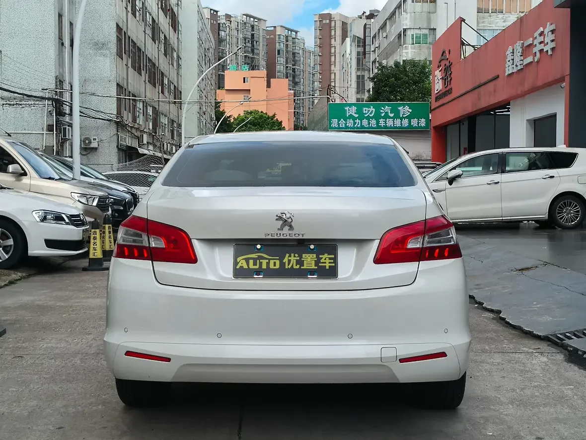 Peugeot 408