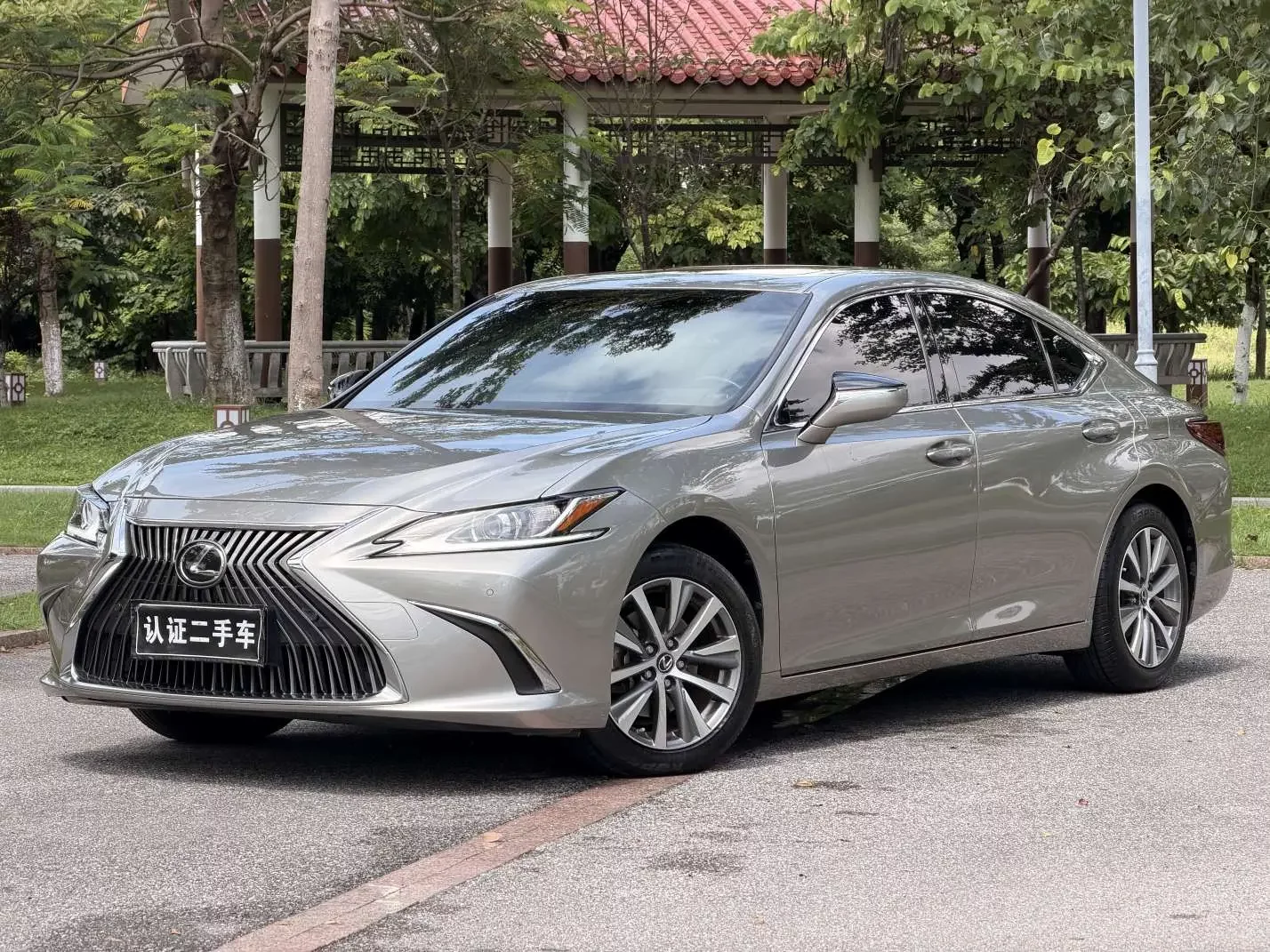 Lexus ES
