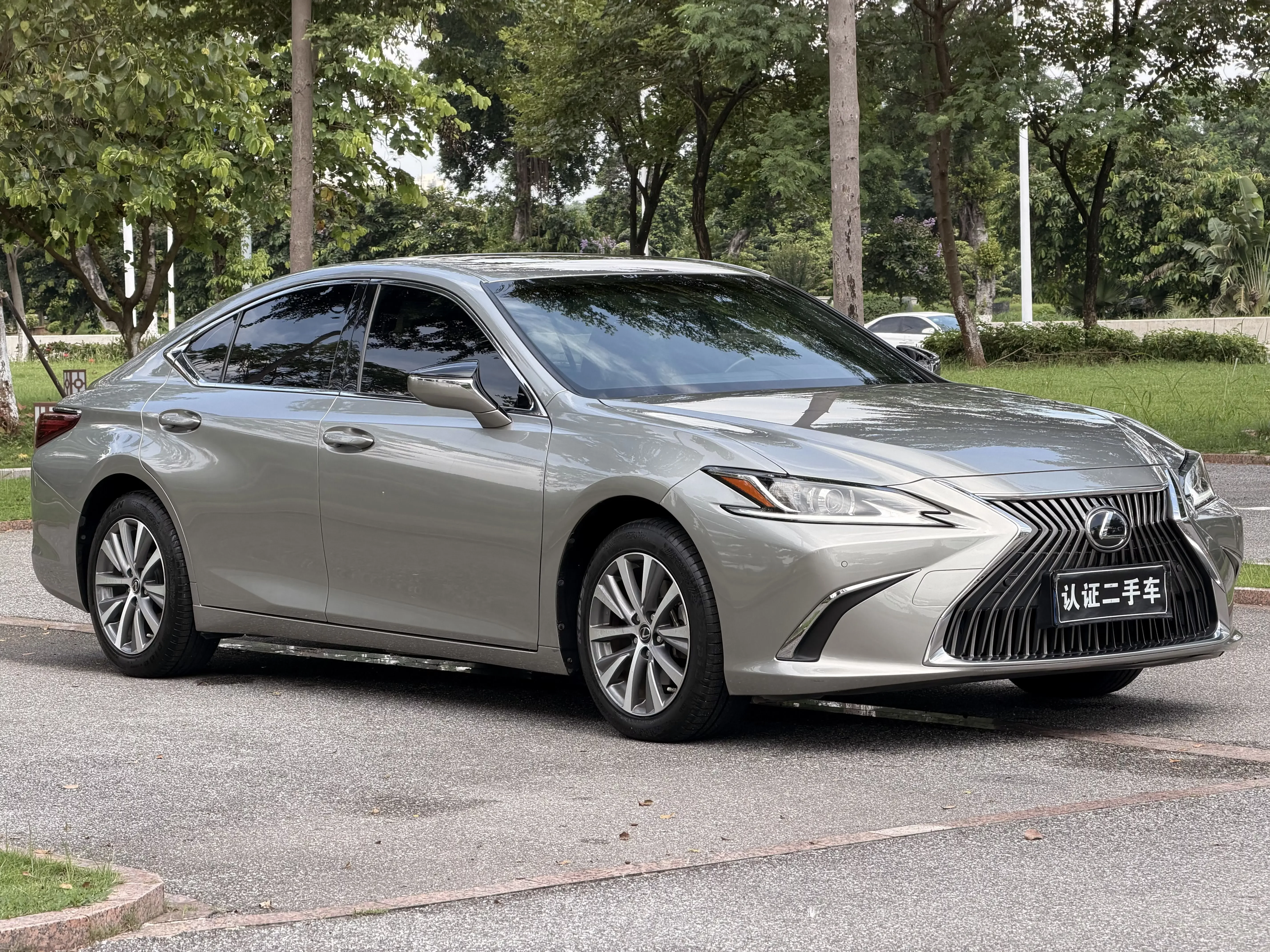 Lexus ES