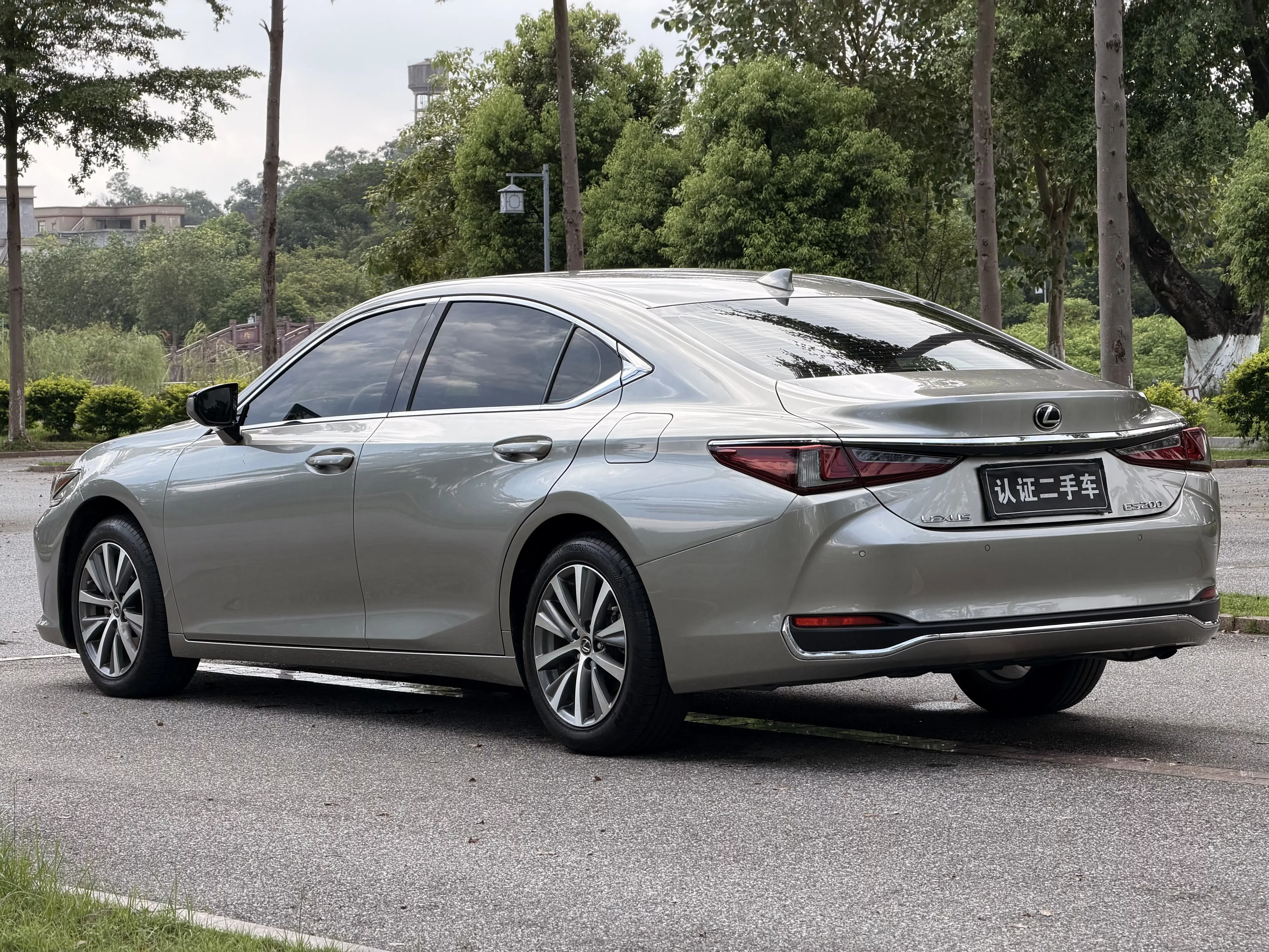 Lexus ES